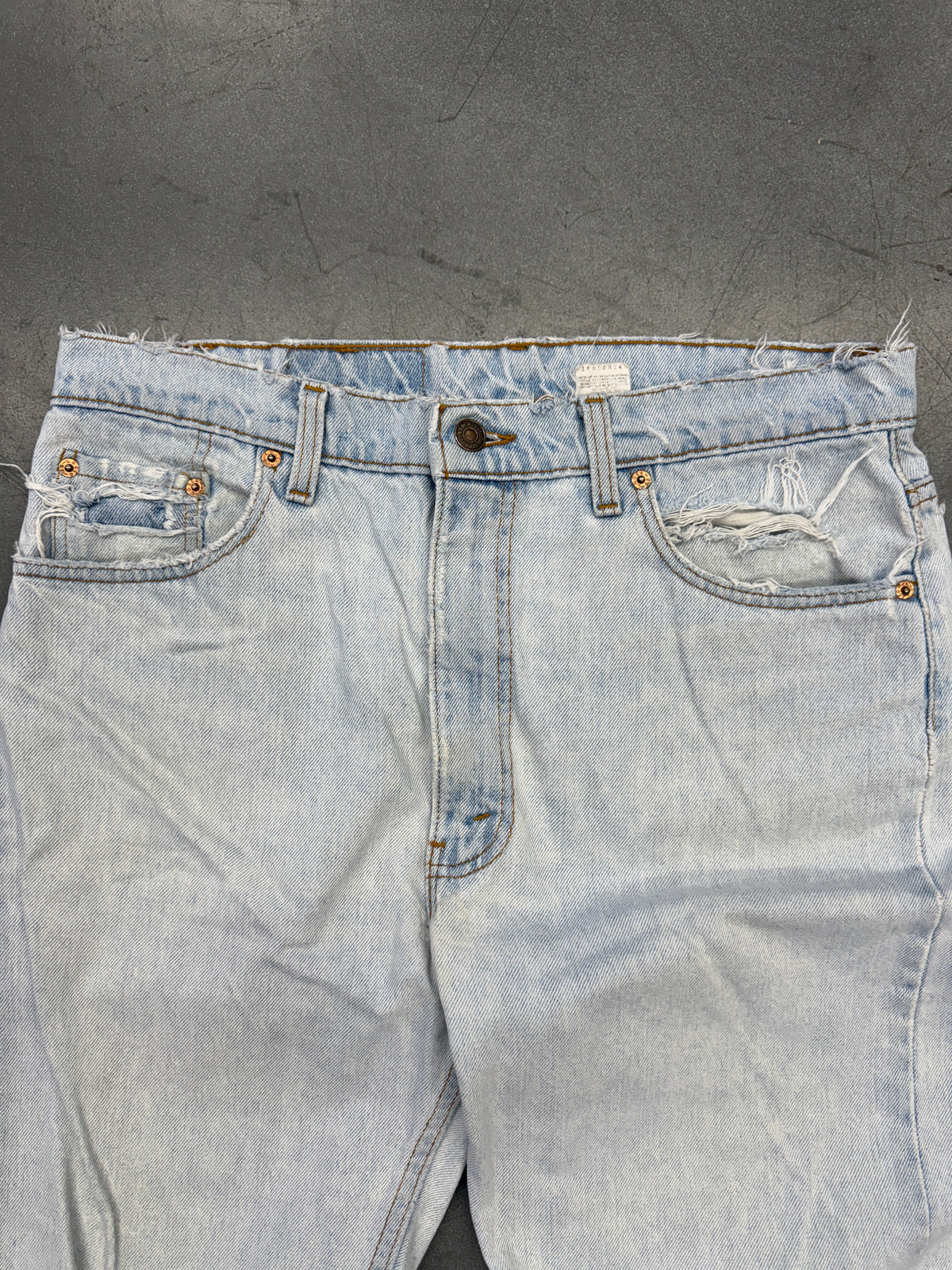 VINTAGE LEVI'S 505 REGULAR FIT FADED BLUE DENIM JEANS (36X32)
