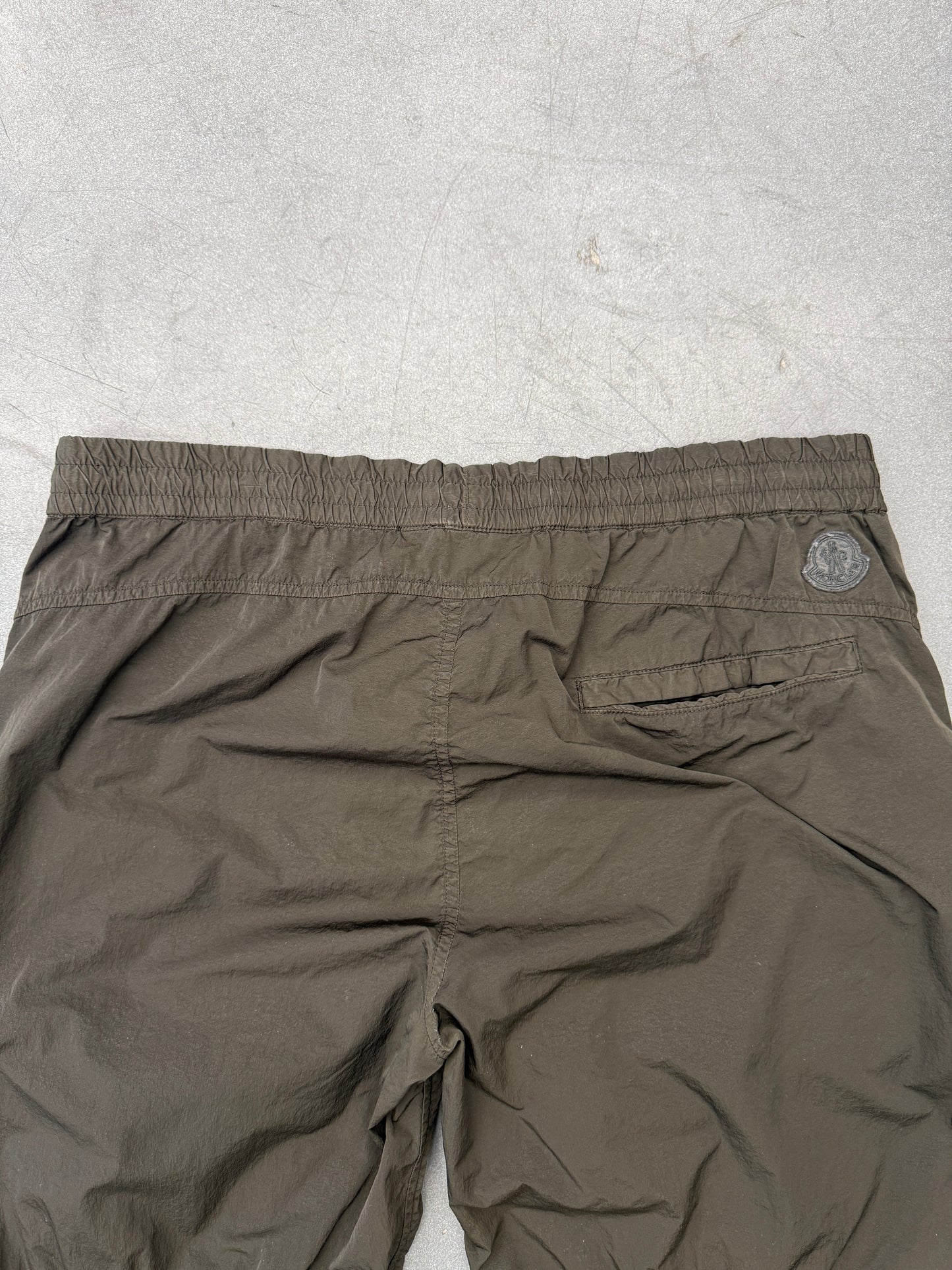 MONCLER GENIUS 2 1952 ZIPPER POCKET NYLON TRACK PANTS - DARK OLIVE