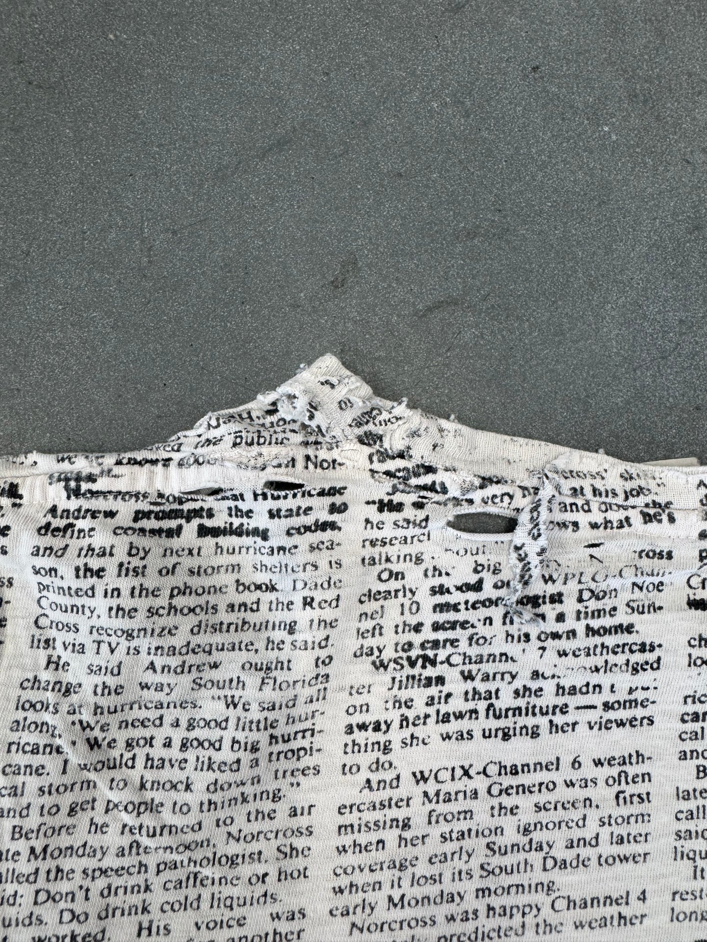 90S HURRICANE ANDREW SHREDDED NEWSPAPER TEE (FADED TAG)