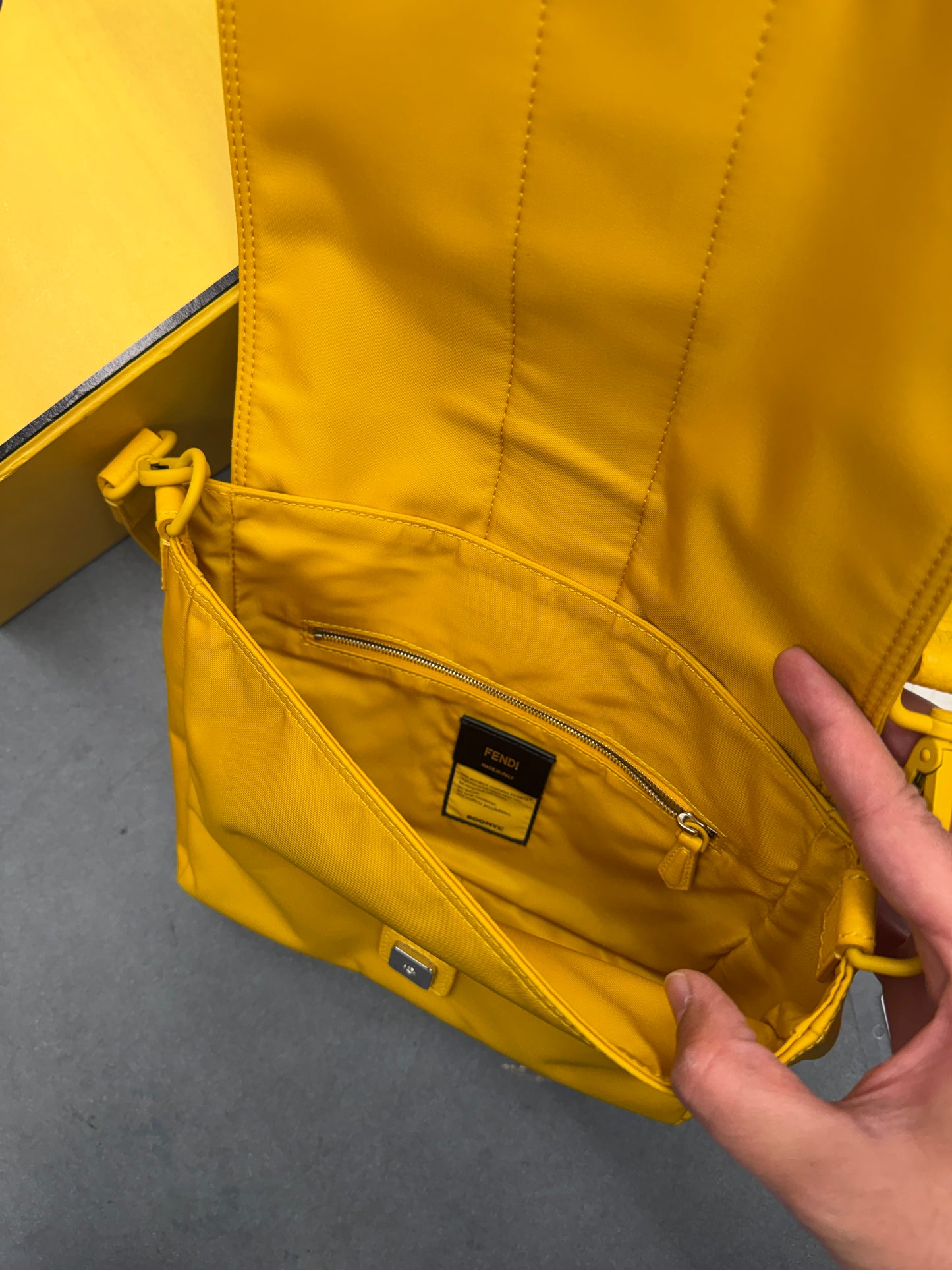 FENDI BAGUETTE MESSENGER BAG MEDIUM