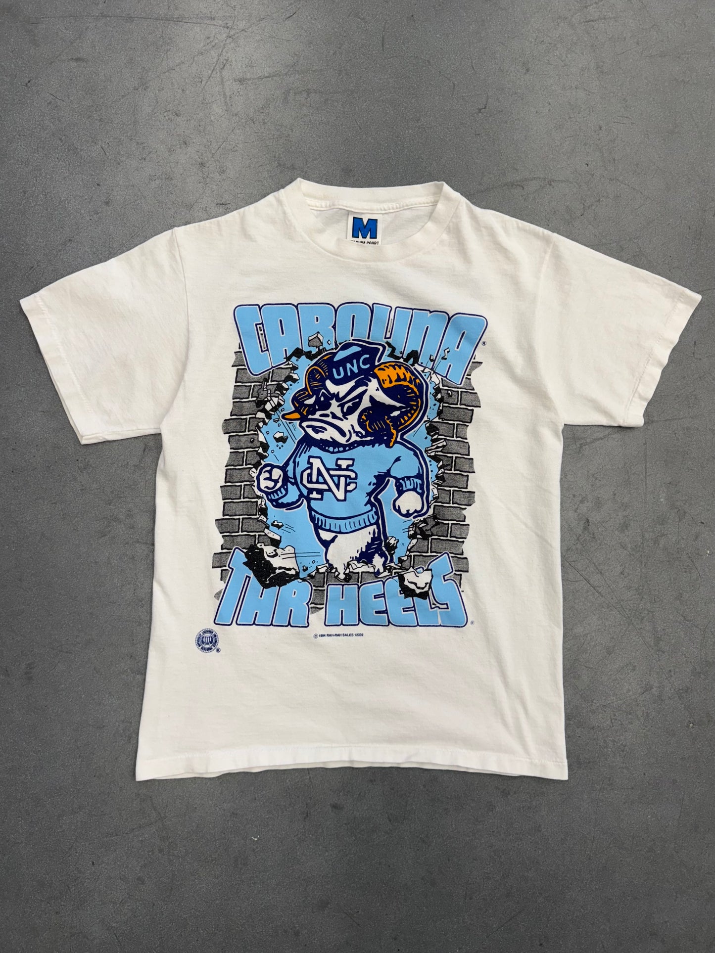 1994 NORTH CAROLINA TAR HEELS BREAKTHROUGH RAH-RAH SALES TEE (STADIUM COURT TAG)