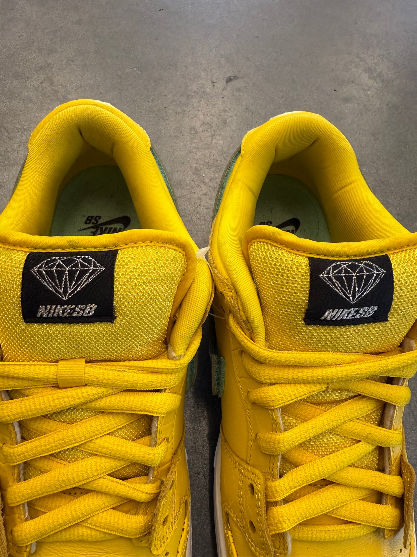 2018 SIZE 8 NIKE SB DUNK LOW DIAMOND SUPPLY CO. CANARY YELLOW [LIL WAYNE'S PERSONAL PAIR] (PRE-OWNED NO BOX)