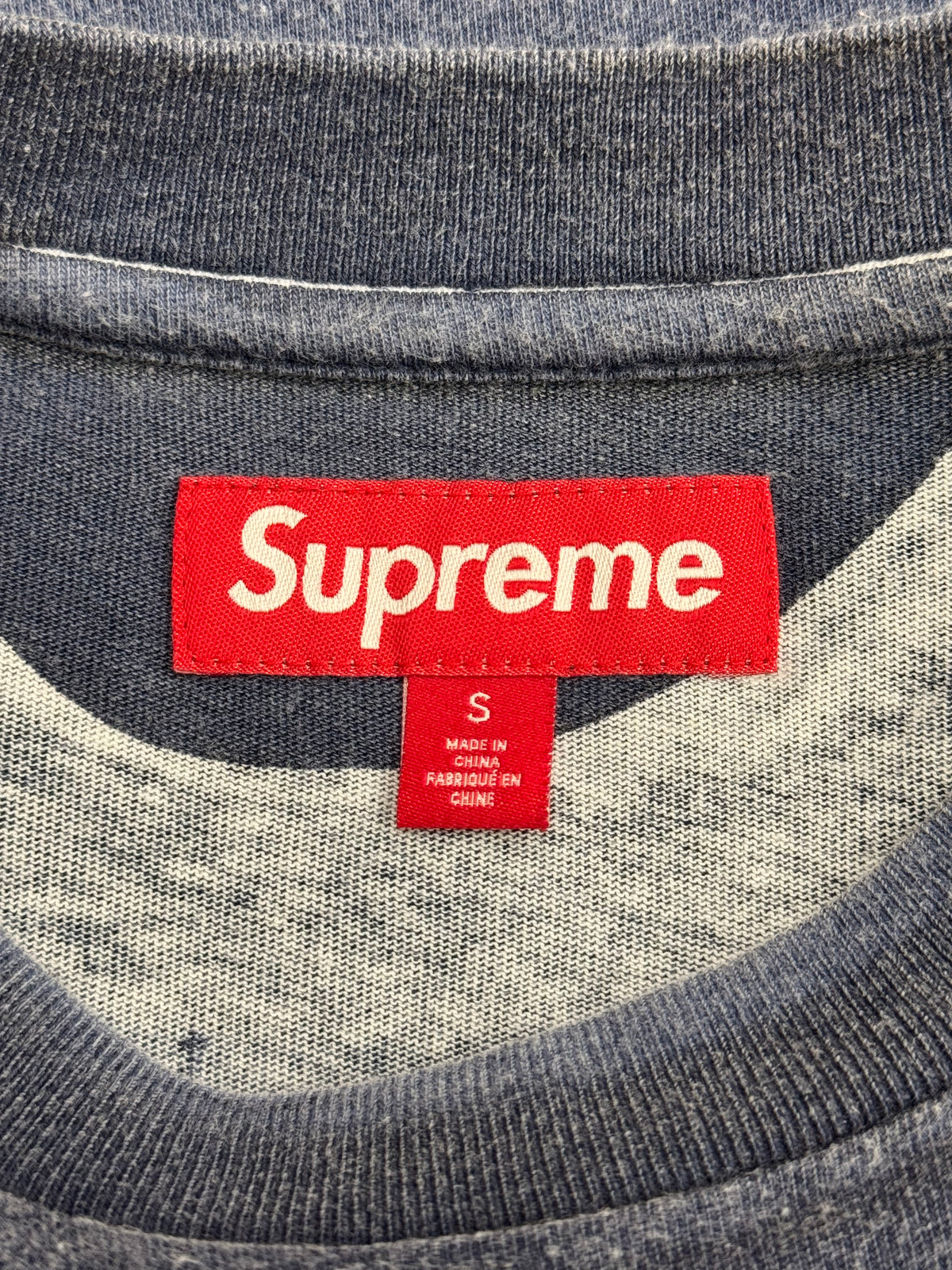 FW25 SUPREME OVERPRINT SS TOP - NAVY