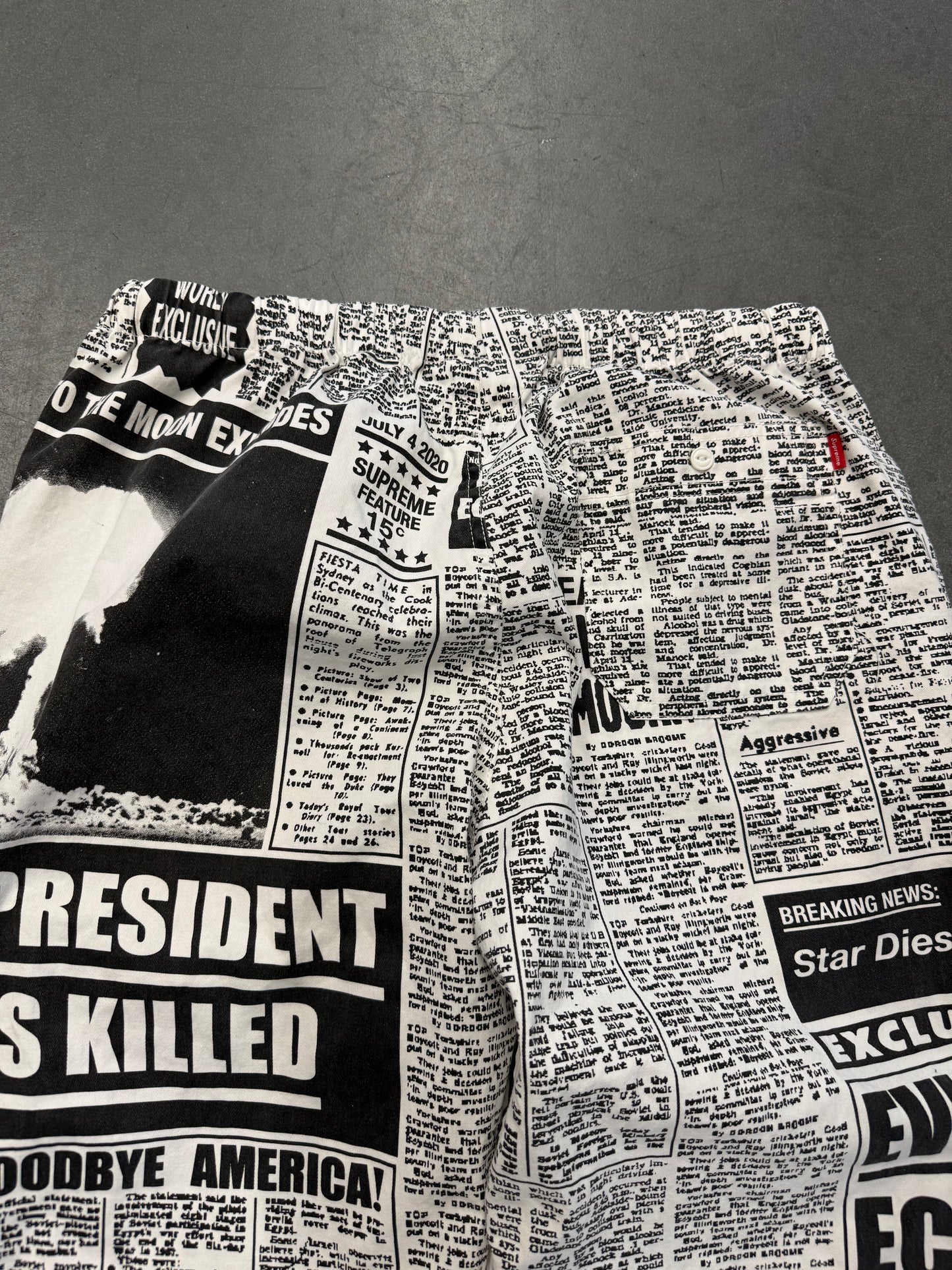 FW18 SUPREME NEWSPRINT SKATE PANT