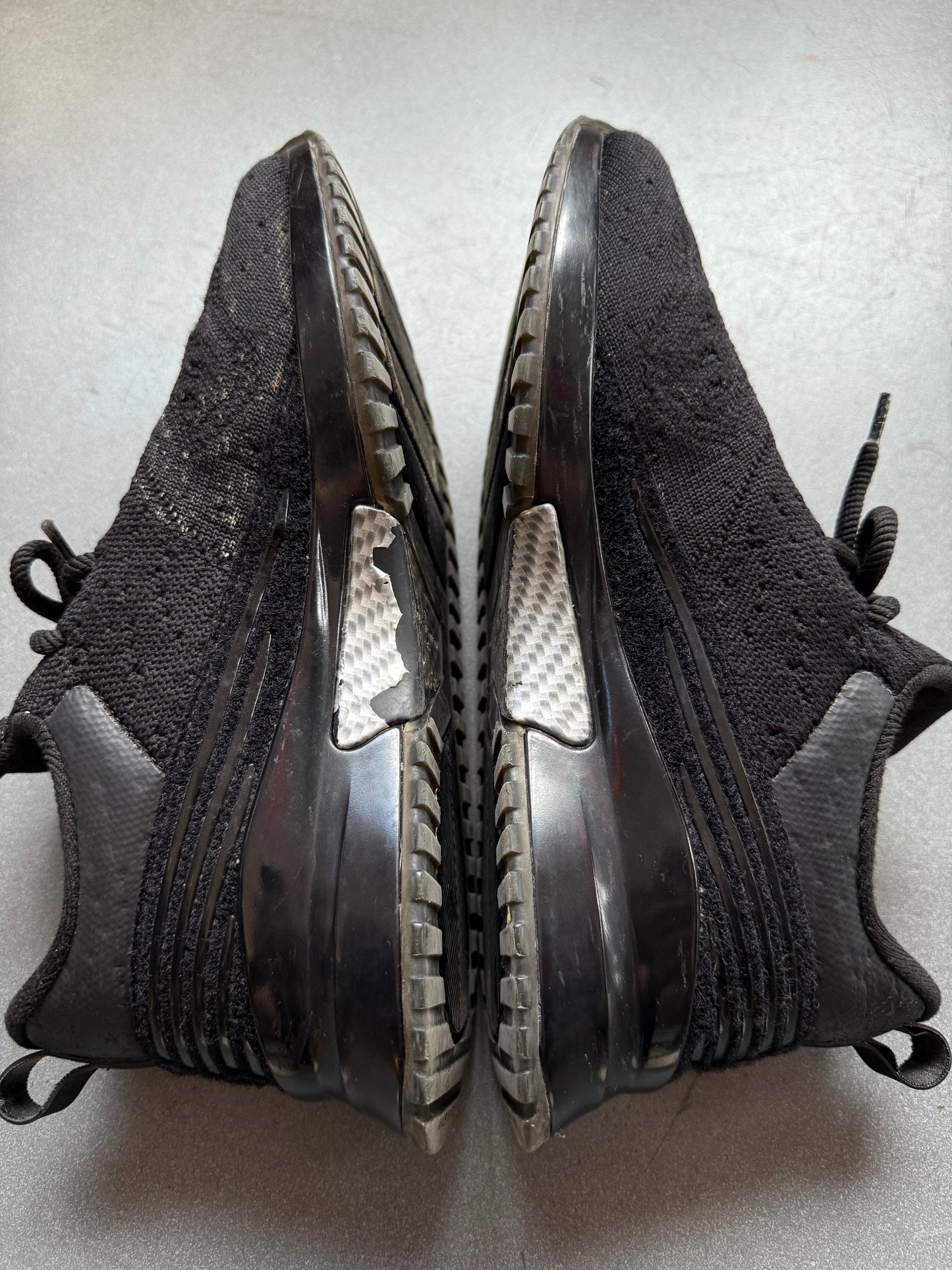 SIZE 7 LOUIS VUITTON VNR TRAINER SNEAKER (PRE-OWNED NO BOX)