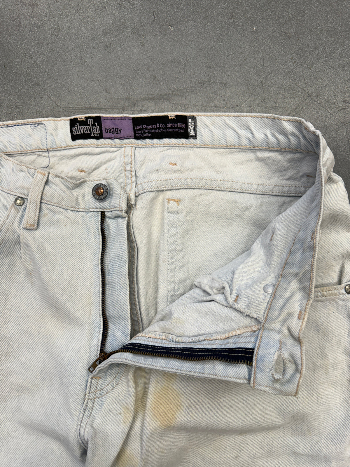 90S LEVI'S SILVERTAB BAGGY JEANS - LIGHT WASH (33X30)