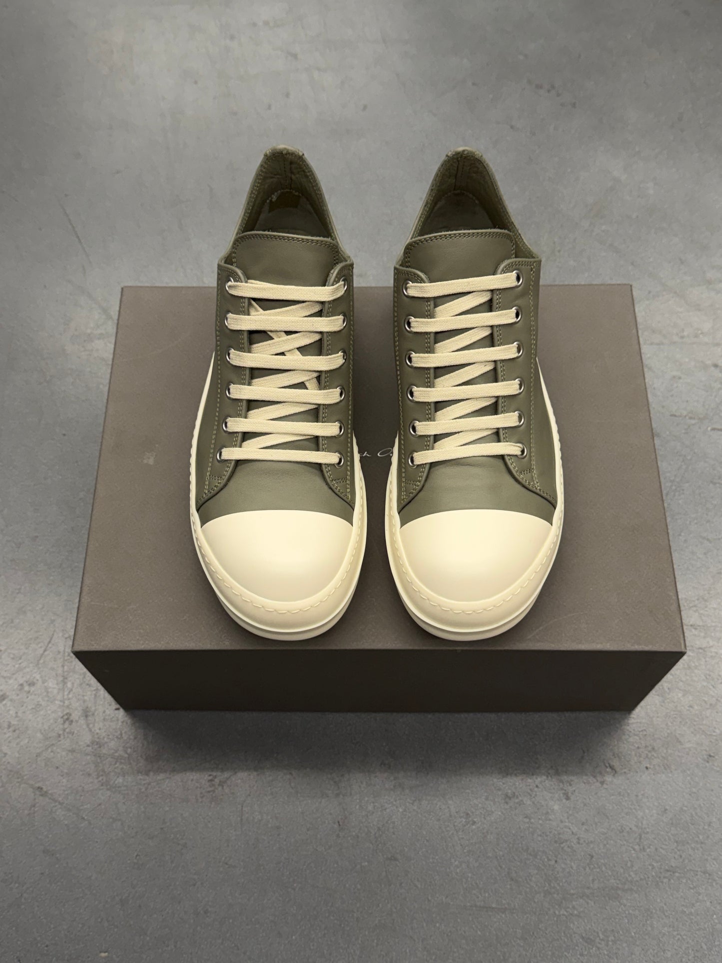 SIZE 40 RICK OWENS LOW SNEAKS - CELADON (NEW IN BOX)