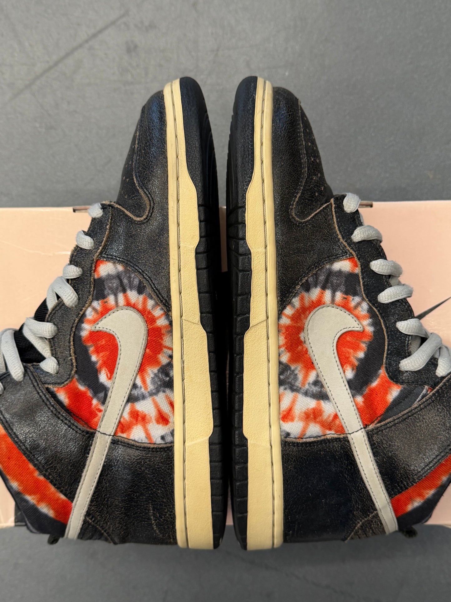 2004 NIKE SB DUNK HIGH HUF (WITH REPLACEMENT PINK BOX)