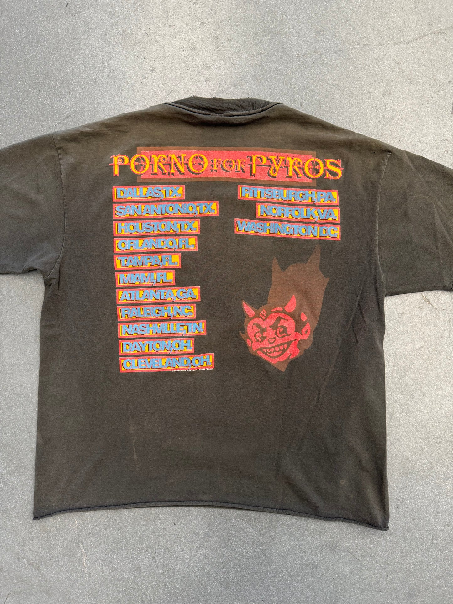 1993 PORNO FOR PYROS BON APPETIT CROPPED TEE (GIANT TAG)