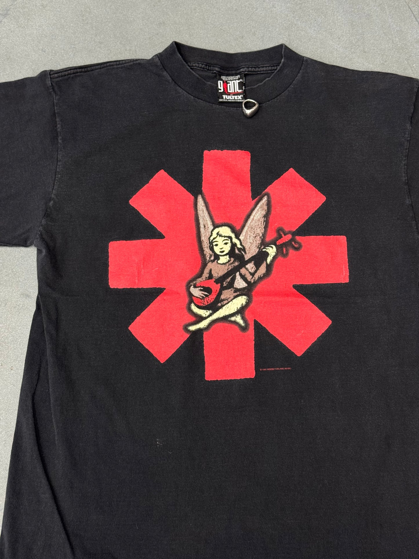 1996 THE RED HOT CHILI PEPPERS WORLD TOUR AZTEC FAIRY TEE (GIANT TAG)