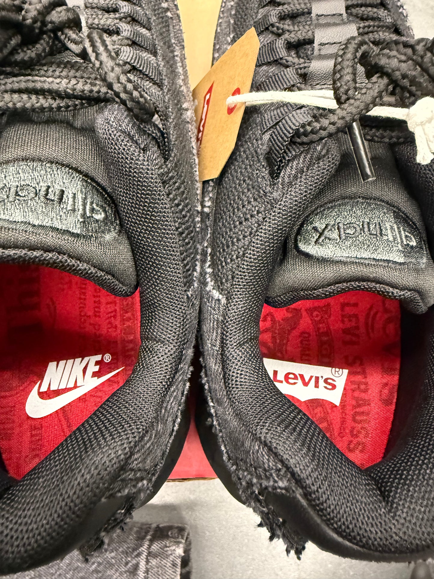 2025 SIZE 9 NIKE AIR MAX 95 OG LEVI'S - BLACK