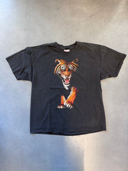 90'S TIGER IN THE SHADOWS TEE (HANES TAG)
