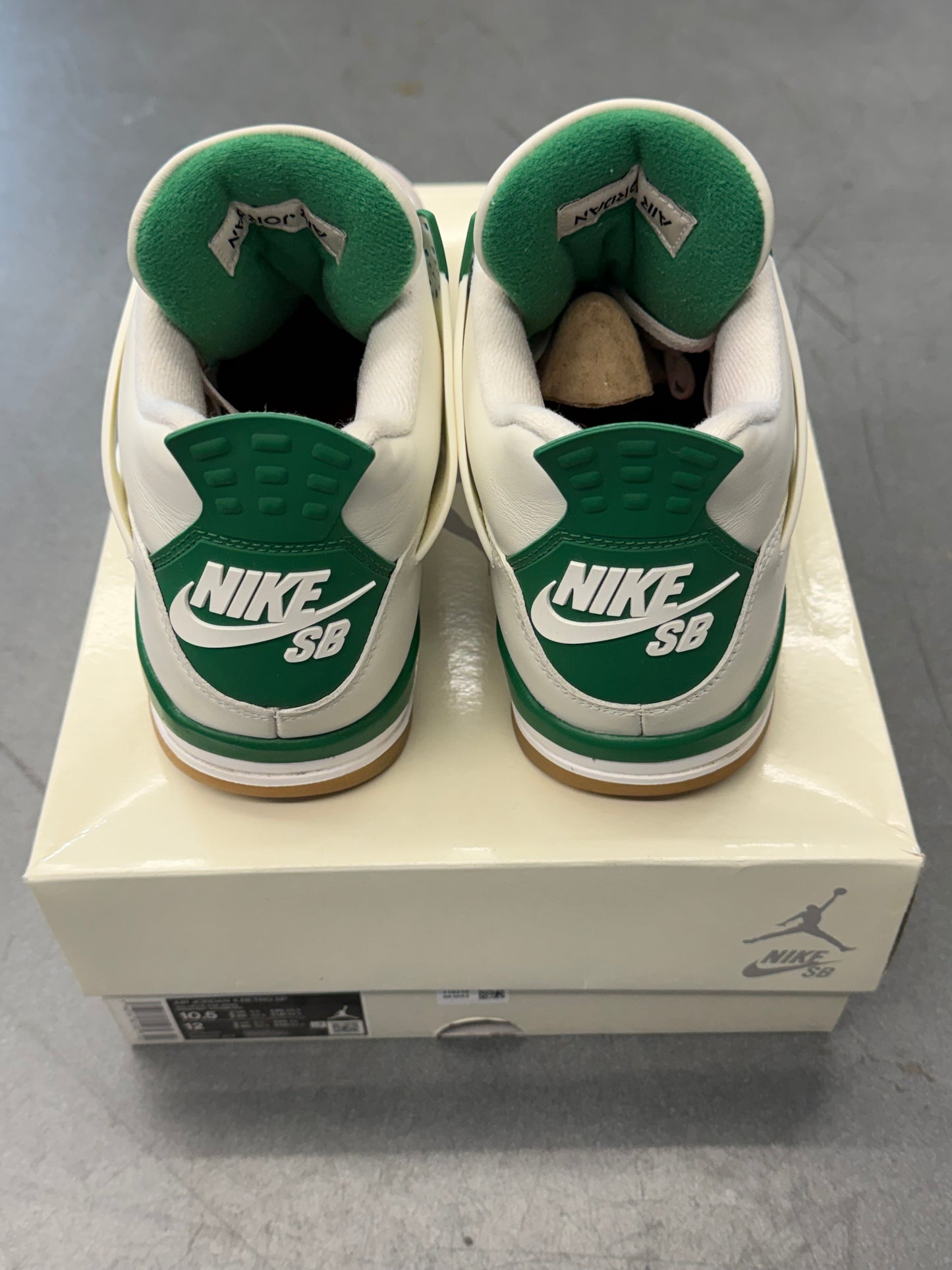 2023 AIR JORDAN 4 SB - PINE GREEN (W/BOX)