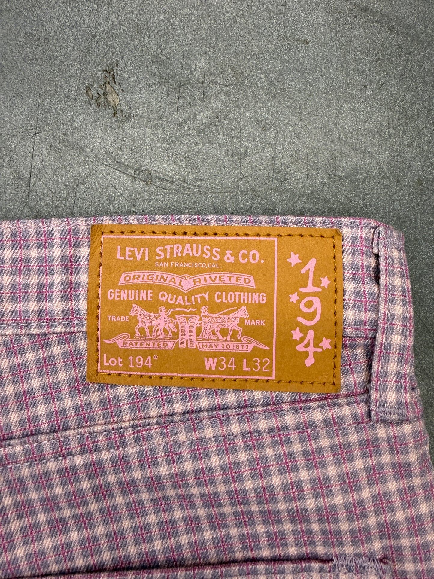 LEVI'S 194 BAGGY PLAID MEN'S JEANS (34X32)