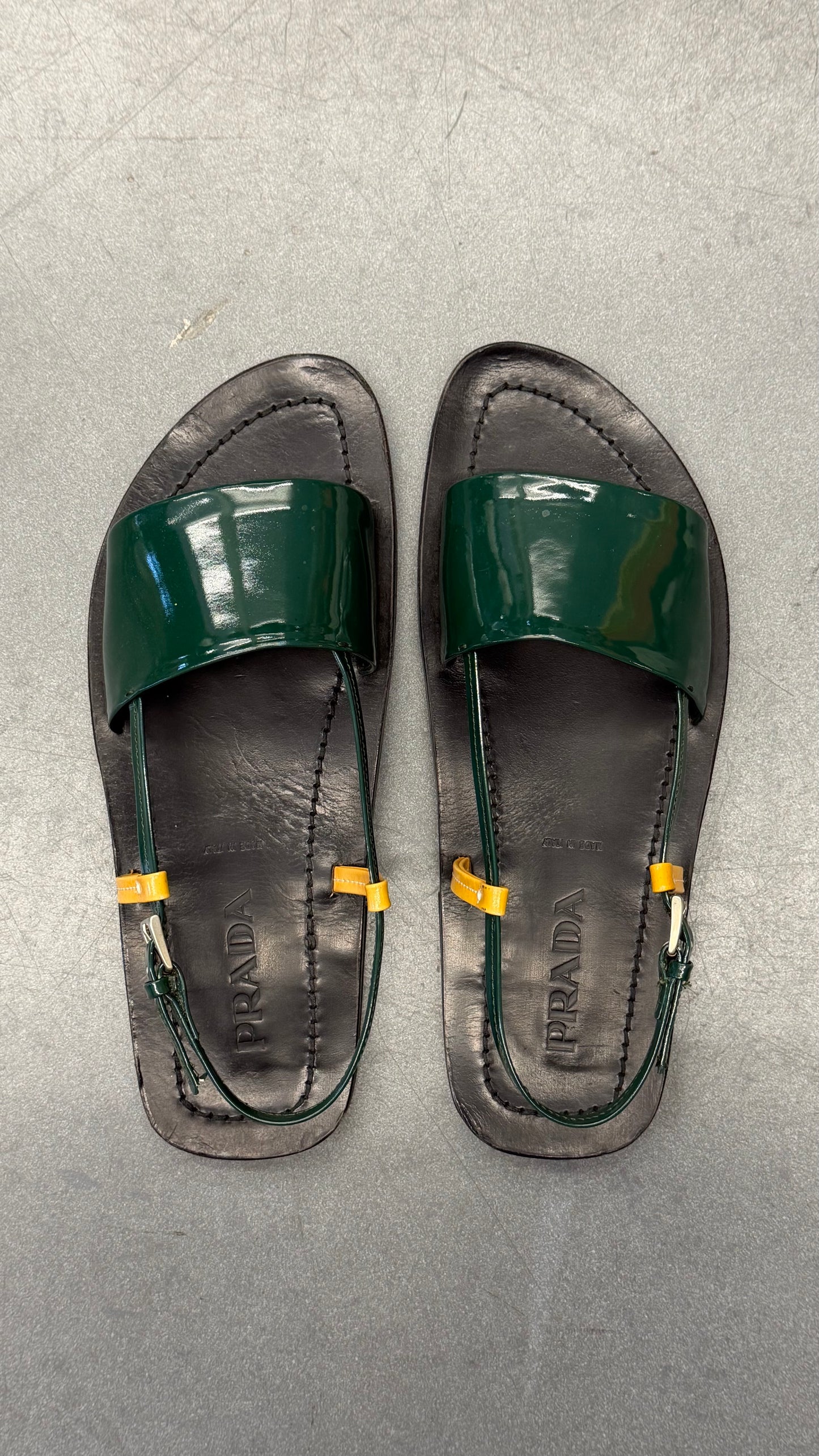SIZE 10 PRADA GREEN PATENT LEATHER SANDALS (W/BOX)