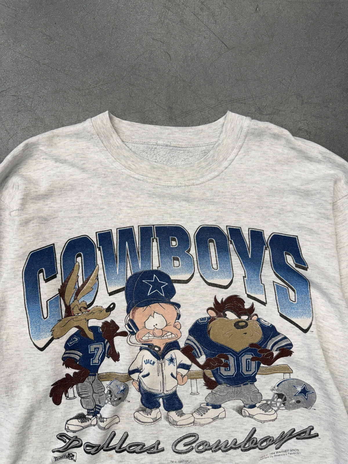 1994 DALLAS COWBOYS LOONEY TUNES CREWNECK (PULLED TAG)