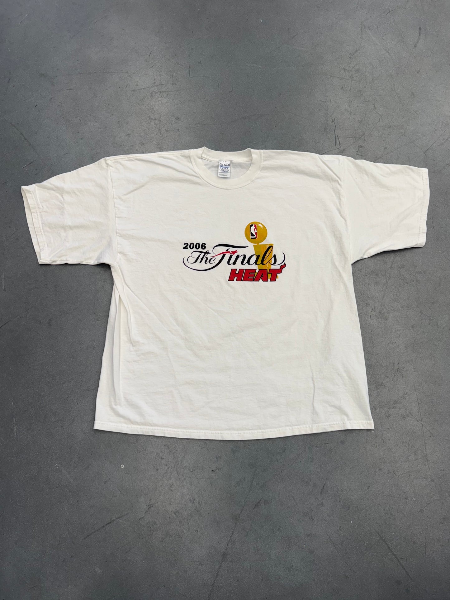 2006 MIAMI HEAT "THE FINALS" TEE (GILDAN TAG)