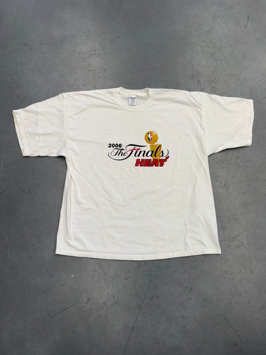 2006 MIAMI HEAT "THE FINALS" TEE (GILDAN TAG)