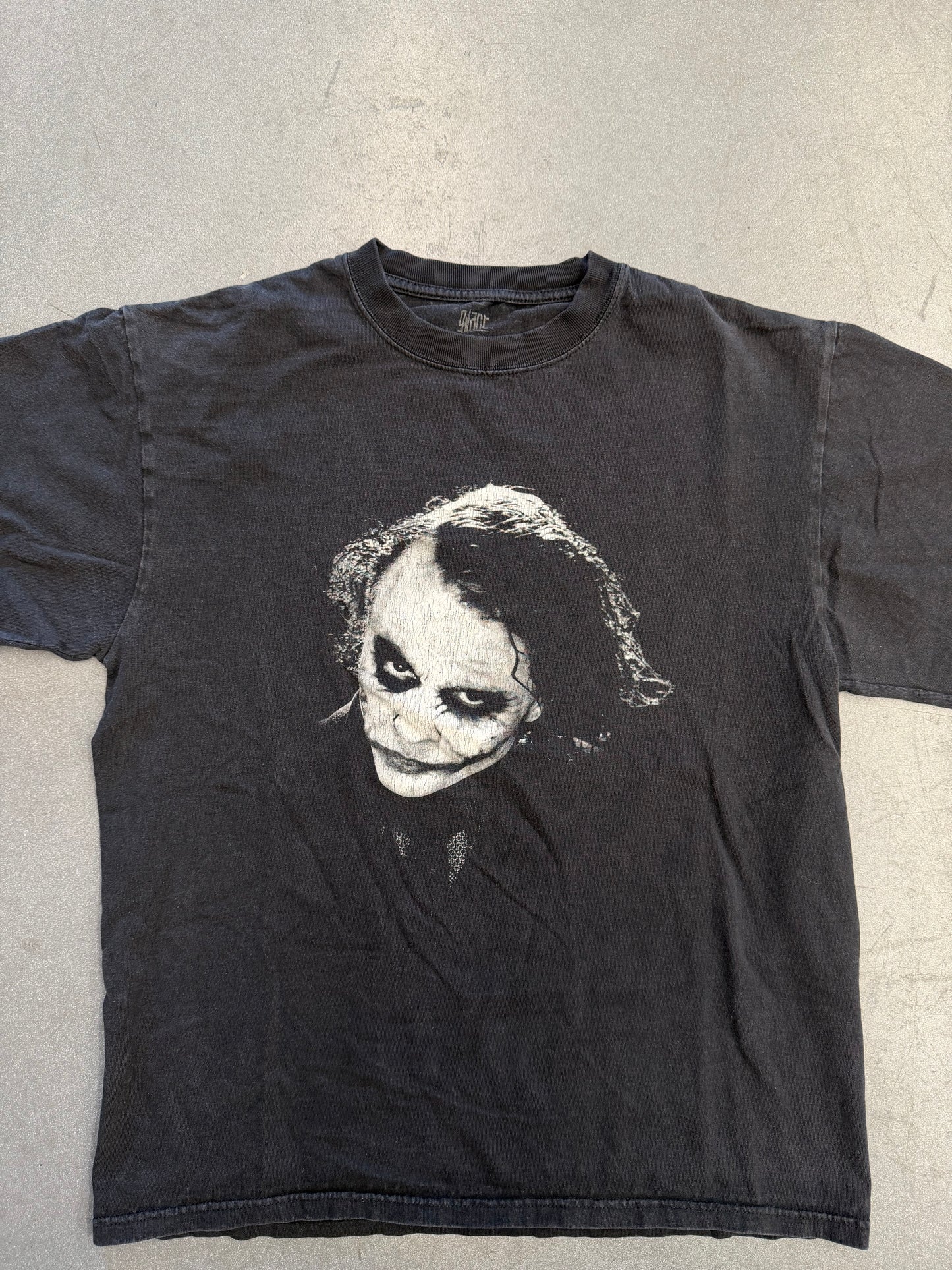 2008 DARK KNIGHT THE JOKER TEE (SCREENPRINTED GIANT TAG)
