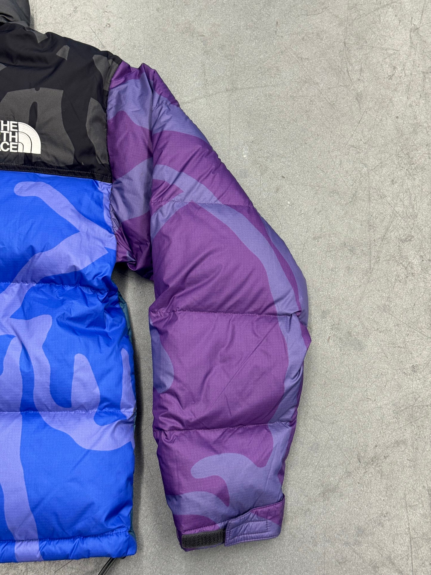 KAWS X THE NORTH FACE RETRO 1996 JACKET - MONTEREY BLUE NUPTSE PRINT