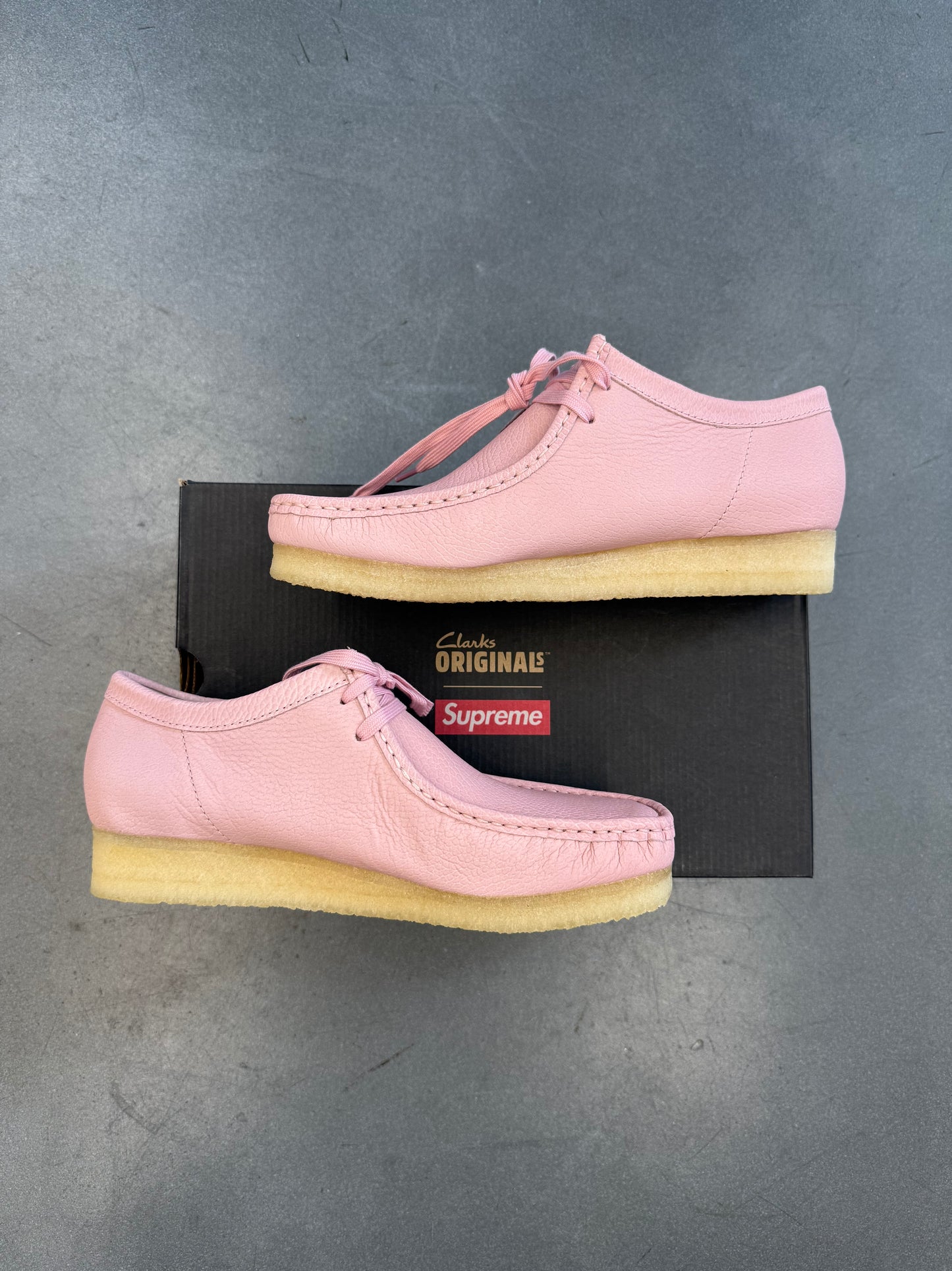 2025 SIZE 9.5 SUPREME CLARK ORIGINALS WALLABEE PINK REFLECTIVE (NEW WITH BOX)