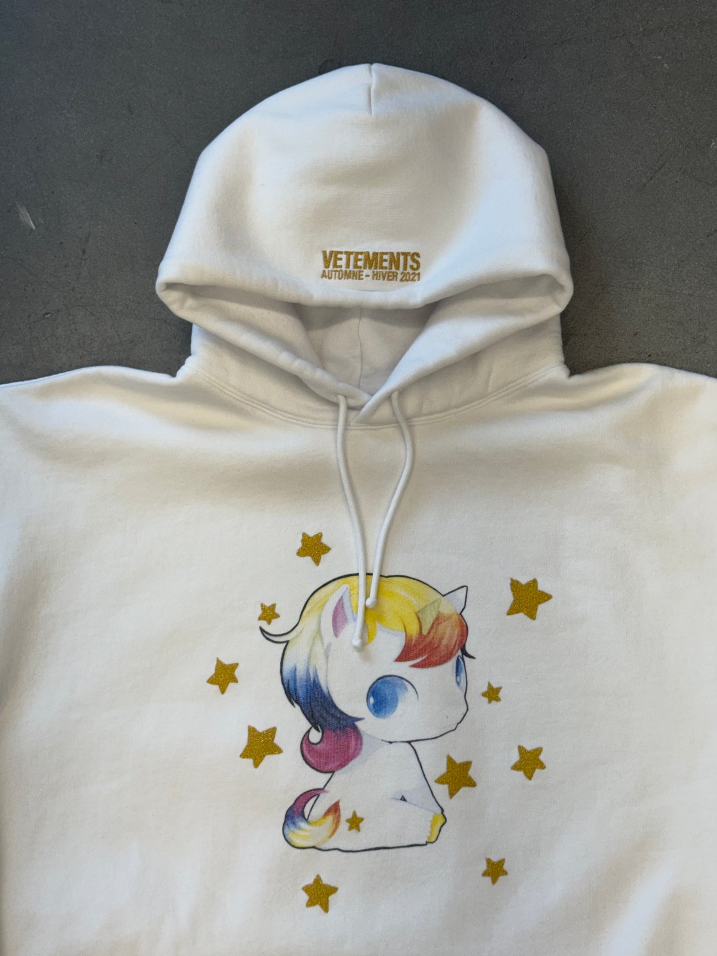 AW21 VETEMENTS HEARTBREAKER HOODIE - WHITE