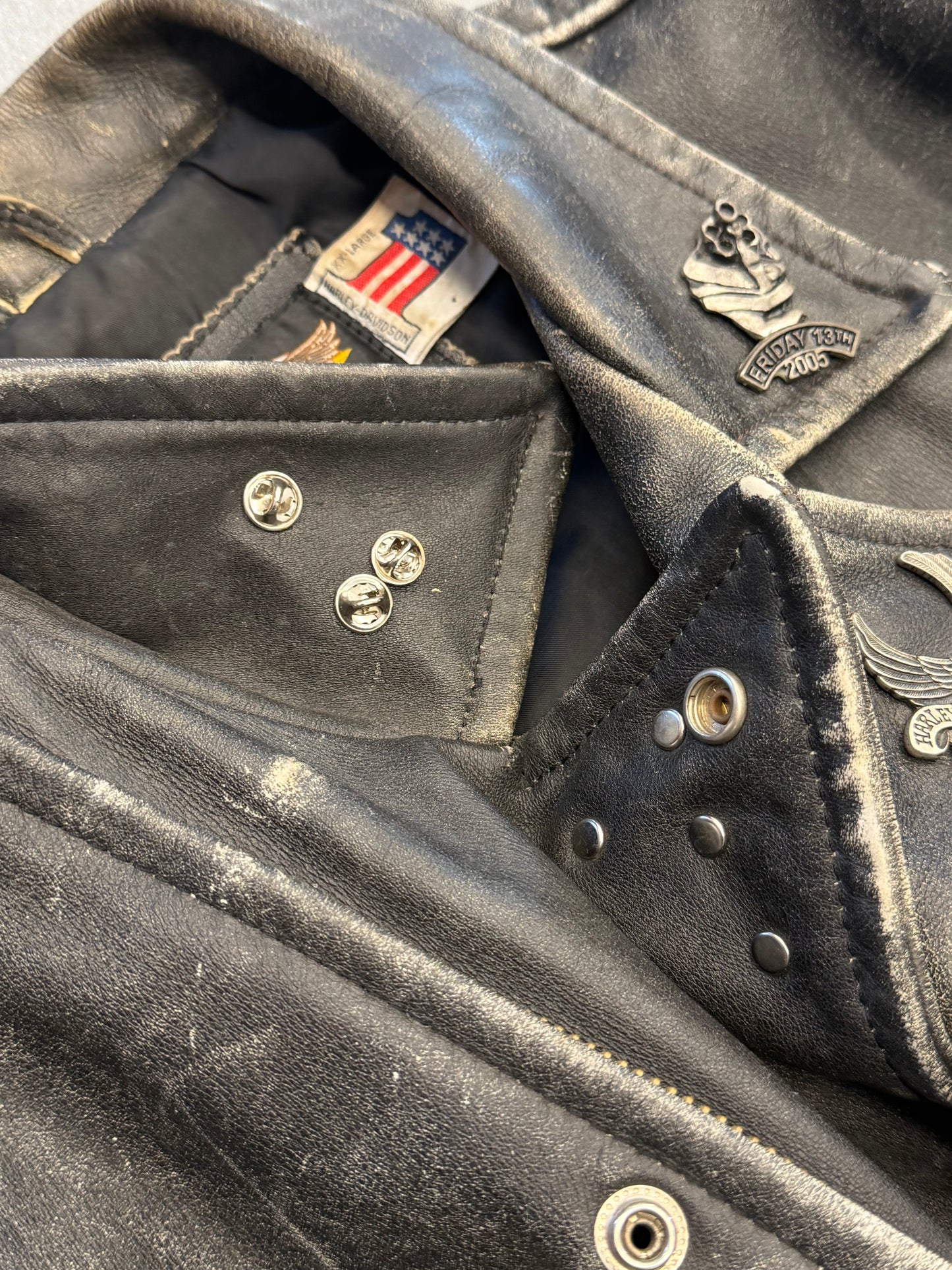 1993 HARLEY-DAVIDSON 90TH ANNIVERSARY "WORLD'S FINEST" ZIP UP LEATHER JACKET WITH PINS