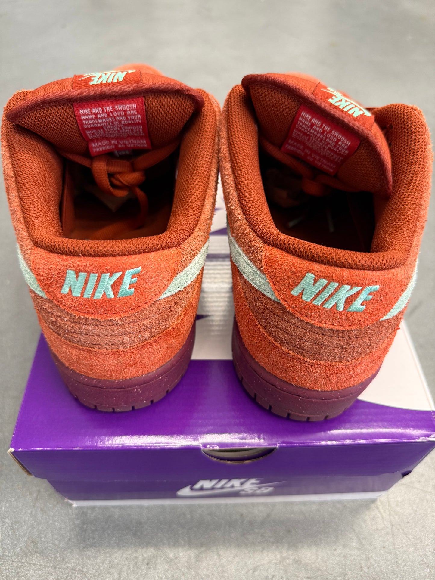 2023 SIZE 13 NIKE SB DUNK LOW MYSTIC RED ROSEWOOD