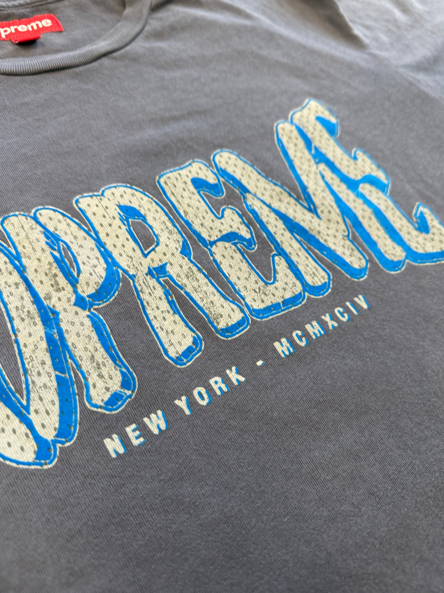 SS25 SUPREME FLOCKED WASHED S/S TOP TEE - NAVY