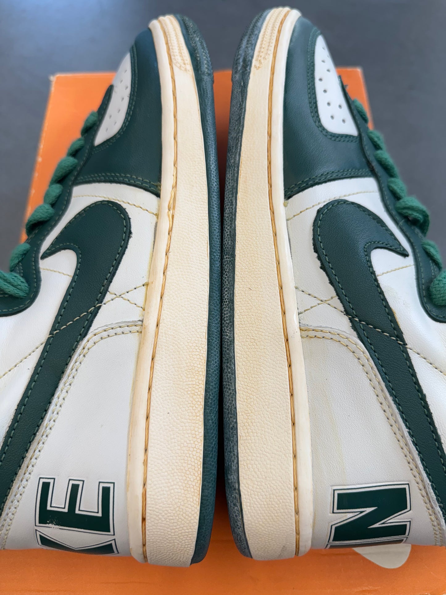 2008 SIZE 9 NIKE TERMINATOR HIGH VNTG - SWAN/NOBLE GREEN (NEW WITH BOX AND LACES)