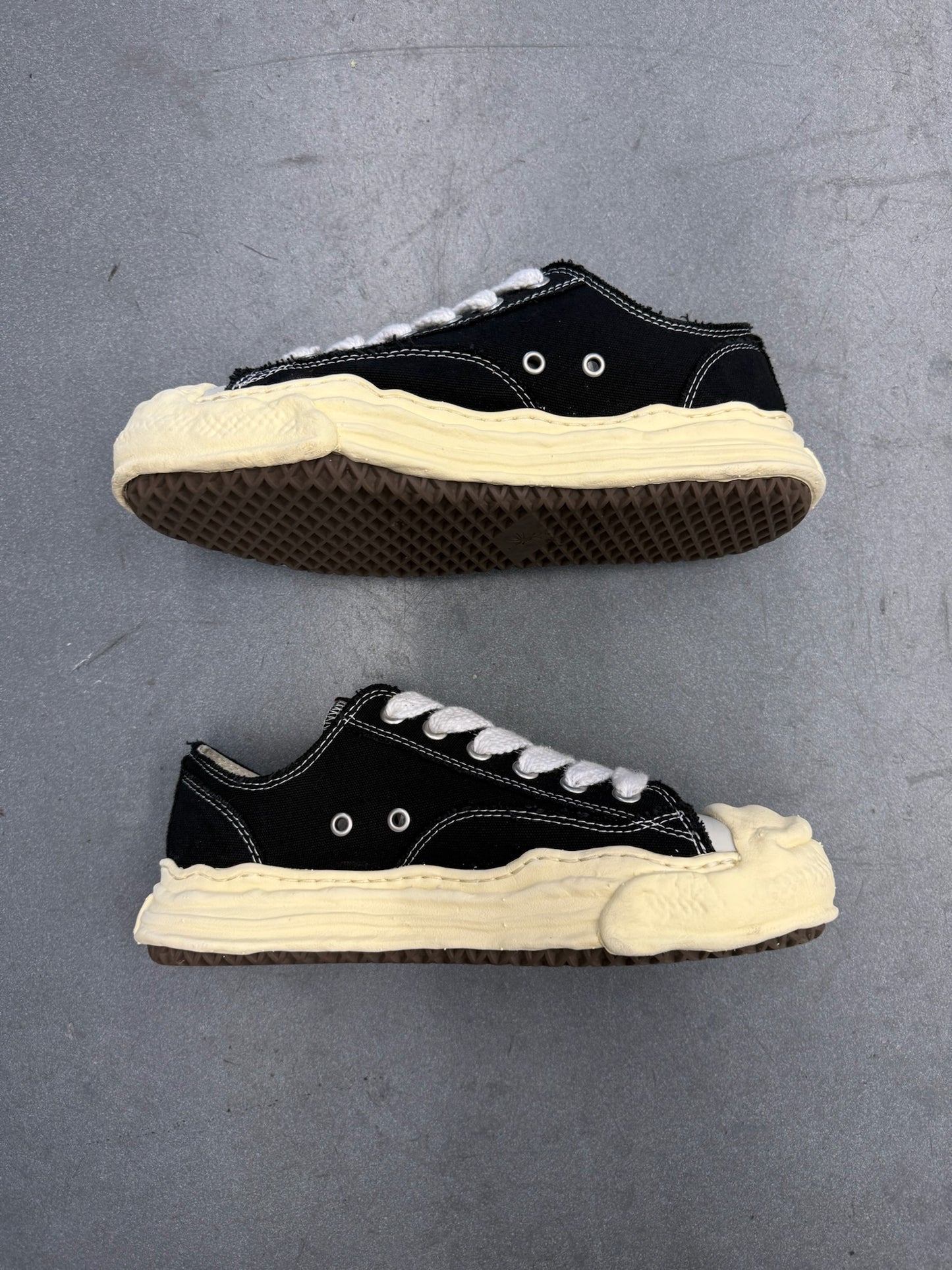 SIZE 42 MAISON MIHARA YASHURIO HANK VINTAGE SOLE CANVAS LOW