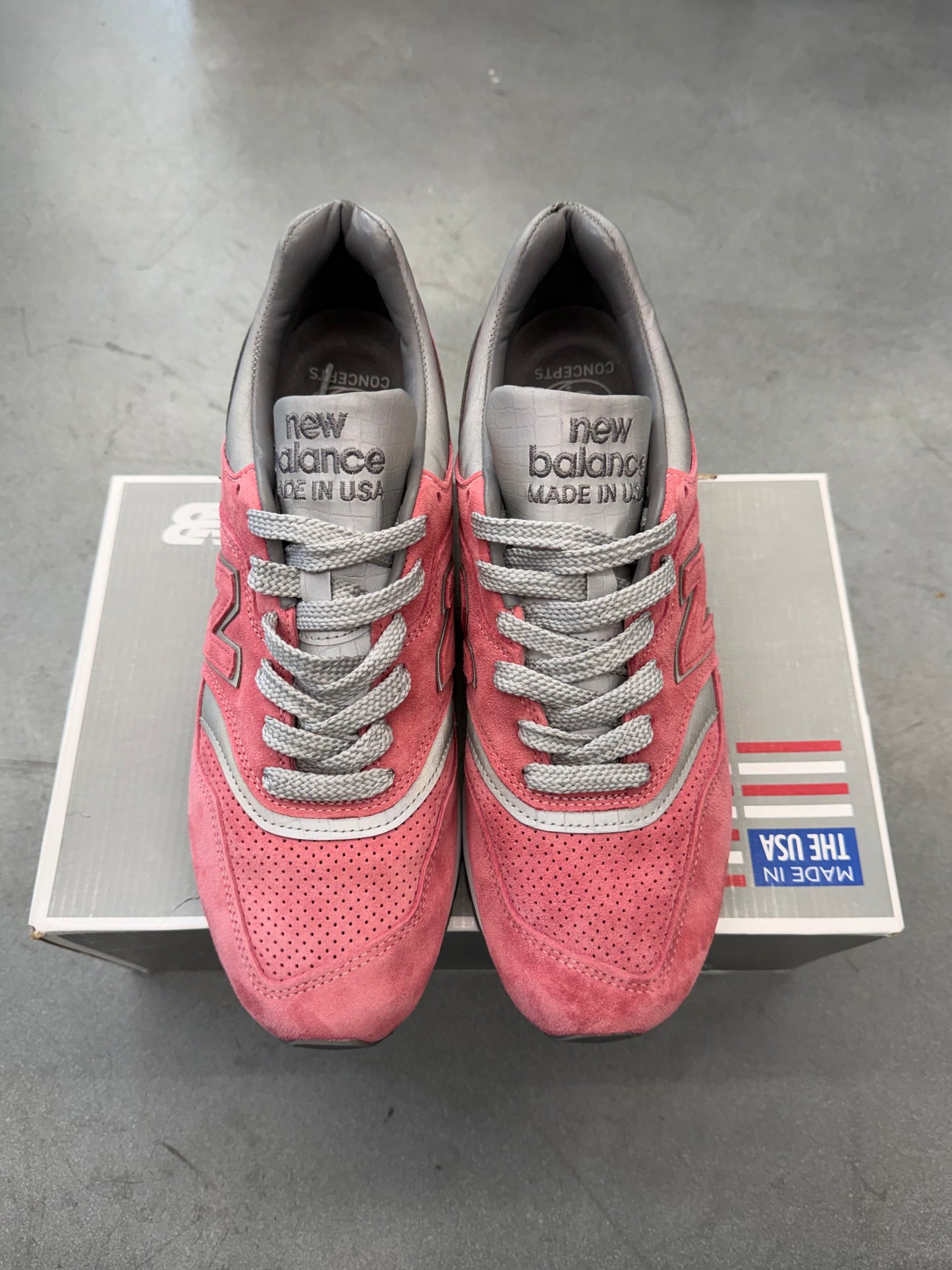 2014 SIZE 10.5 NEW BALANCE 997 CONCEPTS ROSE SNEAKERS (PRE-OWNED WITH SIZE 10 REPLACEMENT BOX)