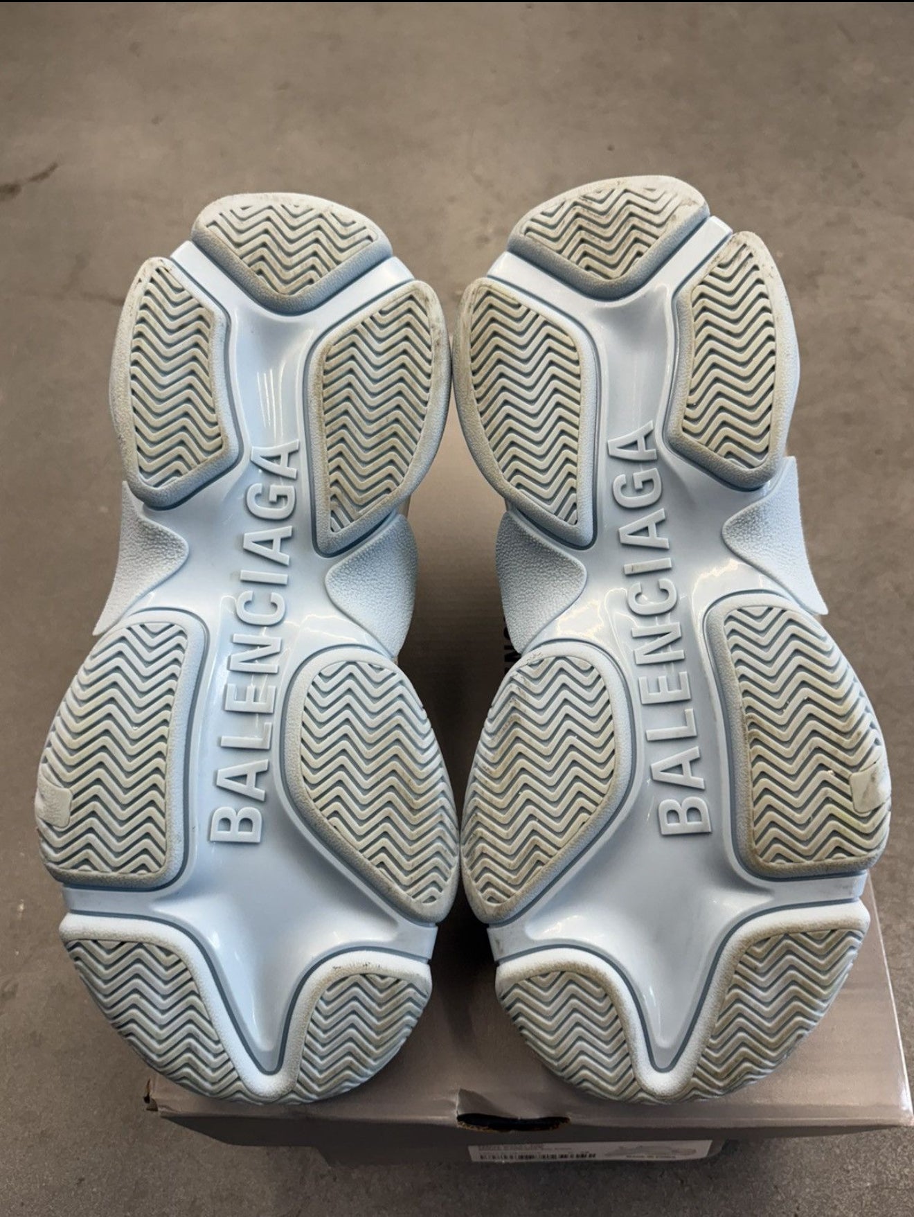 SIZE 39 BALENCIAGA TRIPLE S LIGHT BLUE (PRE-OWNED WITH BOX)
