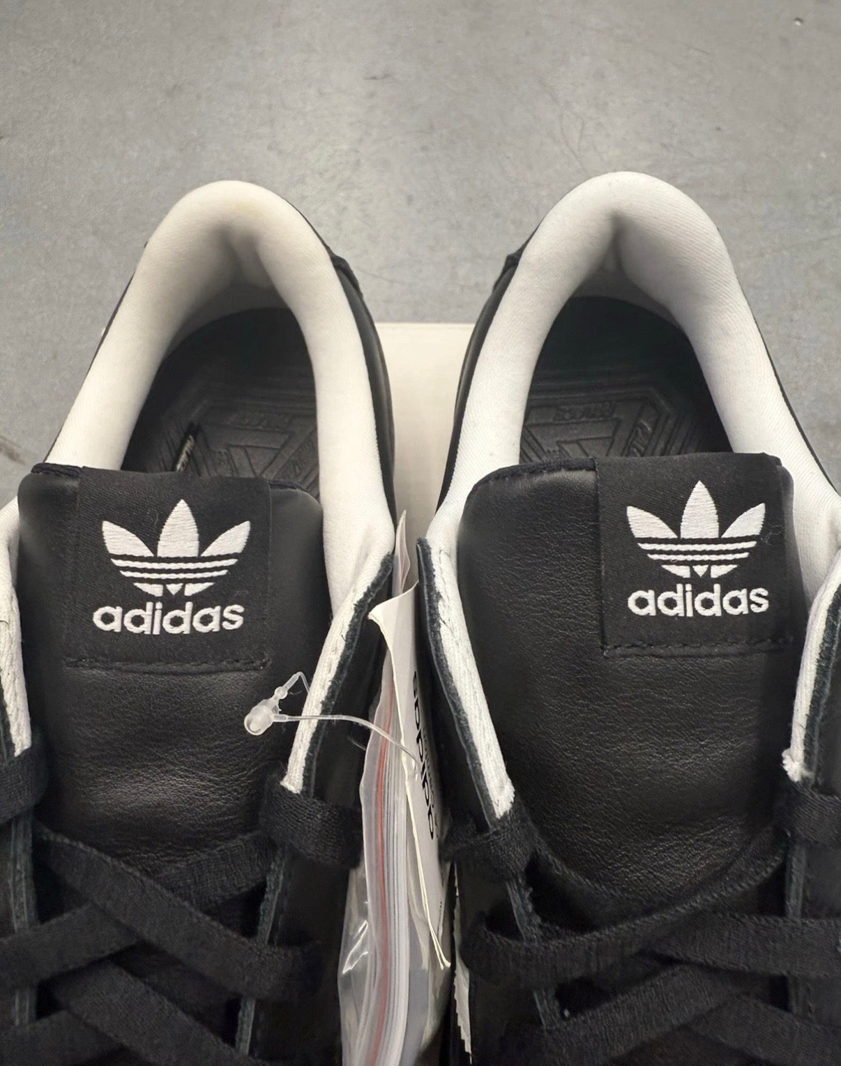 ADIDAS CAMTON TRAINER PALACE BLACK (W/BOX)