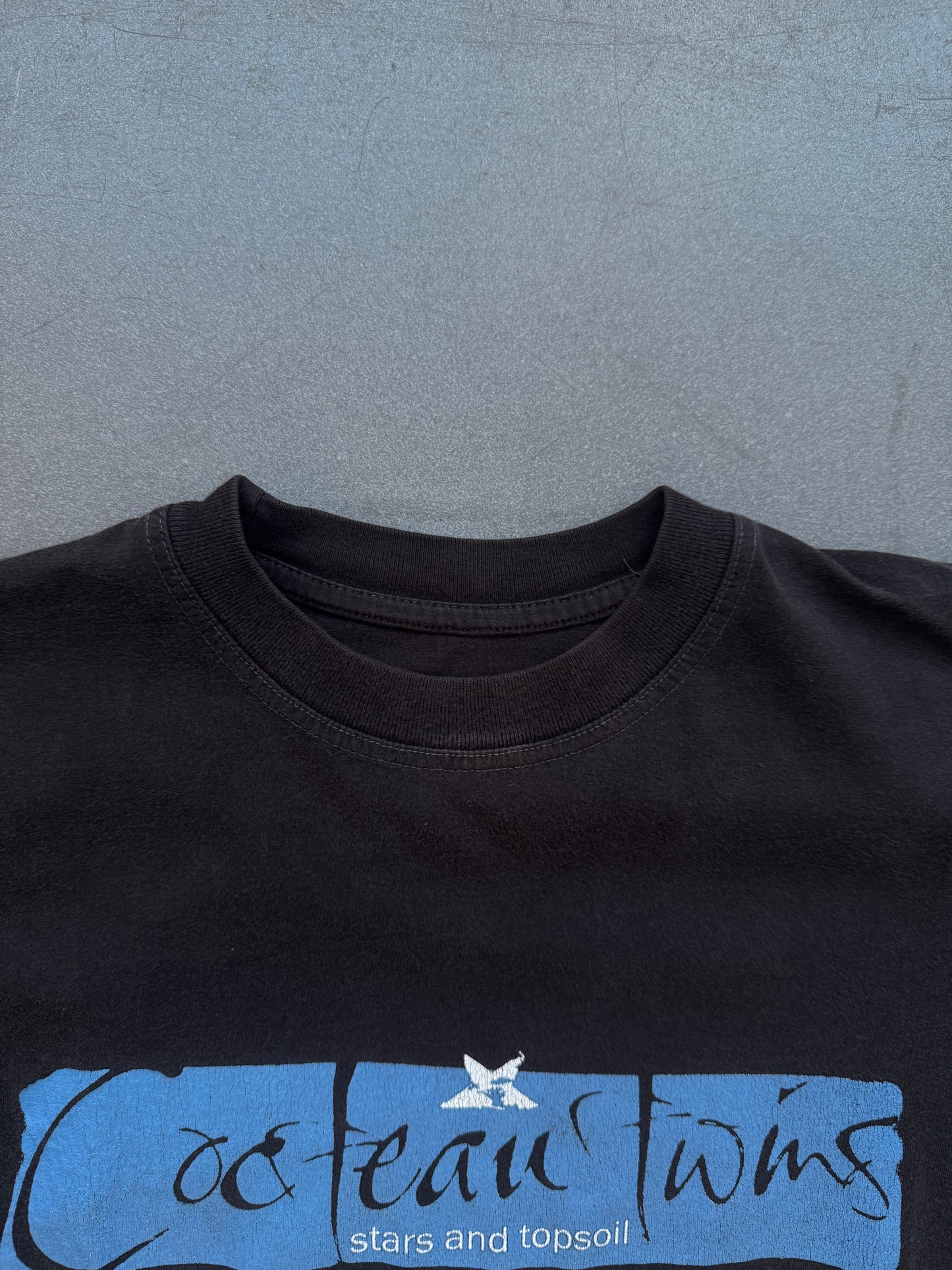 COCTEAU TWINS STARS AND TOPSOIL CROPPED TEE (NO TAG)