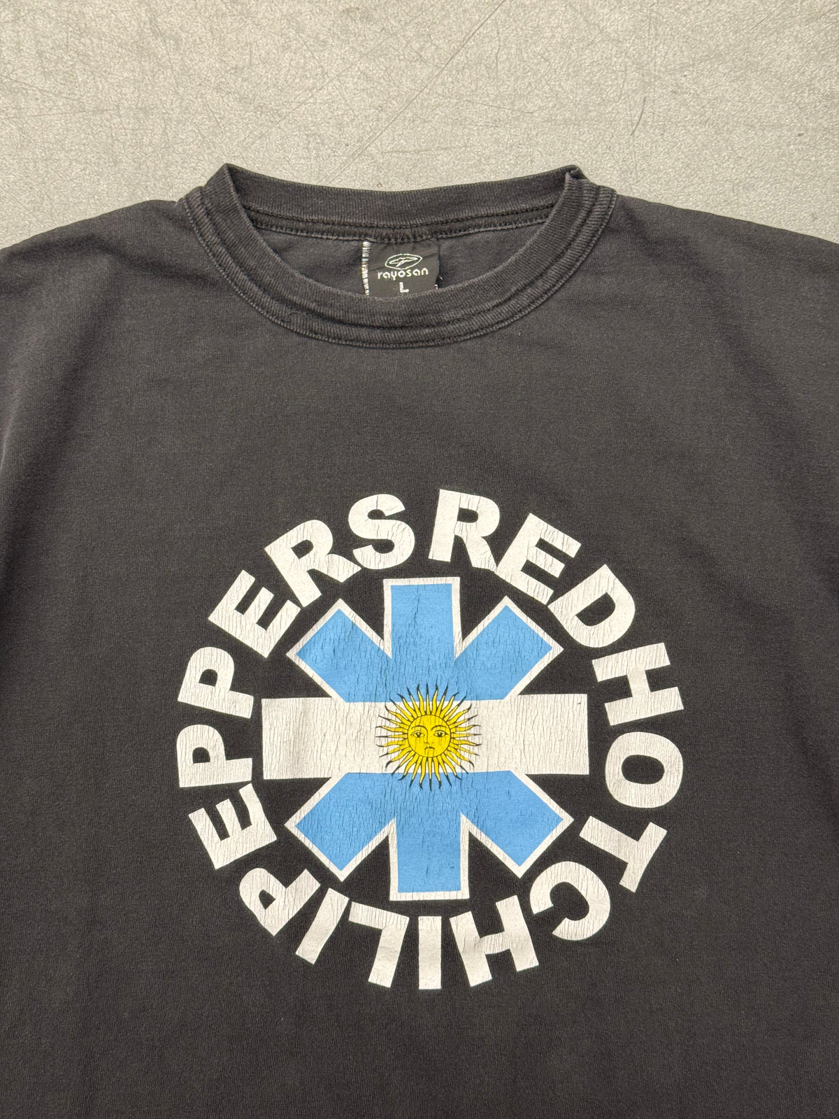 90S RED HOT CHILLI PEPPERS ARGENTINA AZTEC LOGO PARKING LOT BOOTLEG TEE (RAYOSAN TAG)