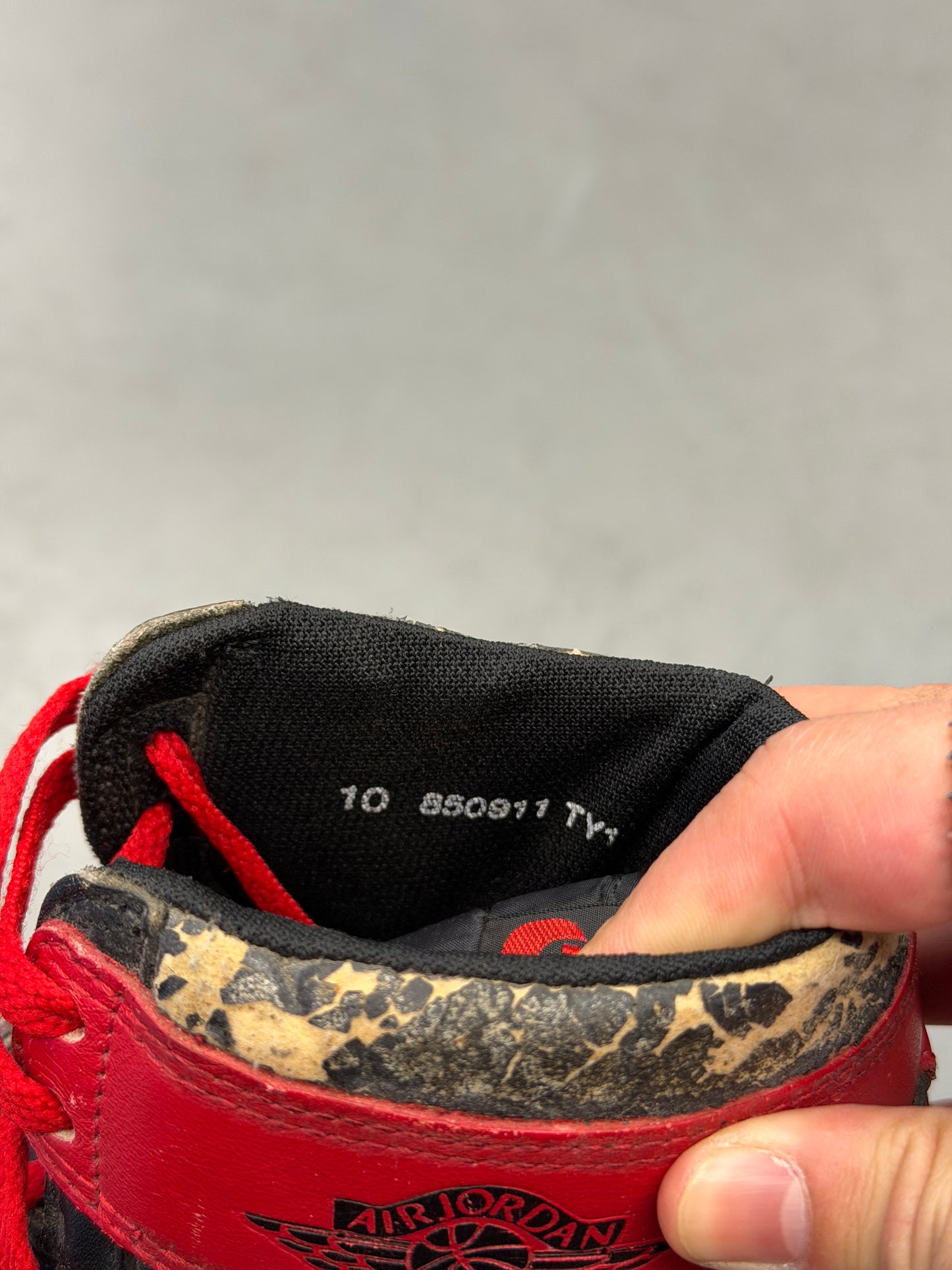 1985 AIR JORDAN 1 HIGH BRED
