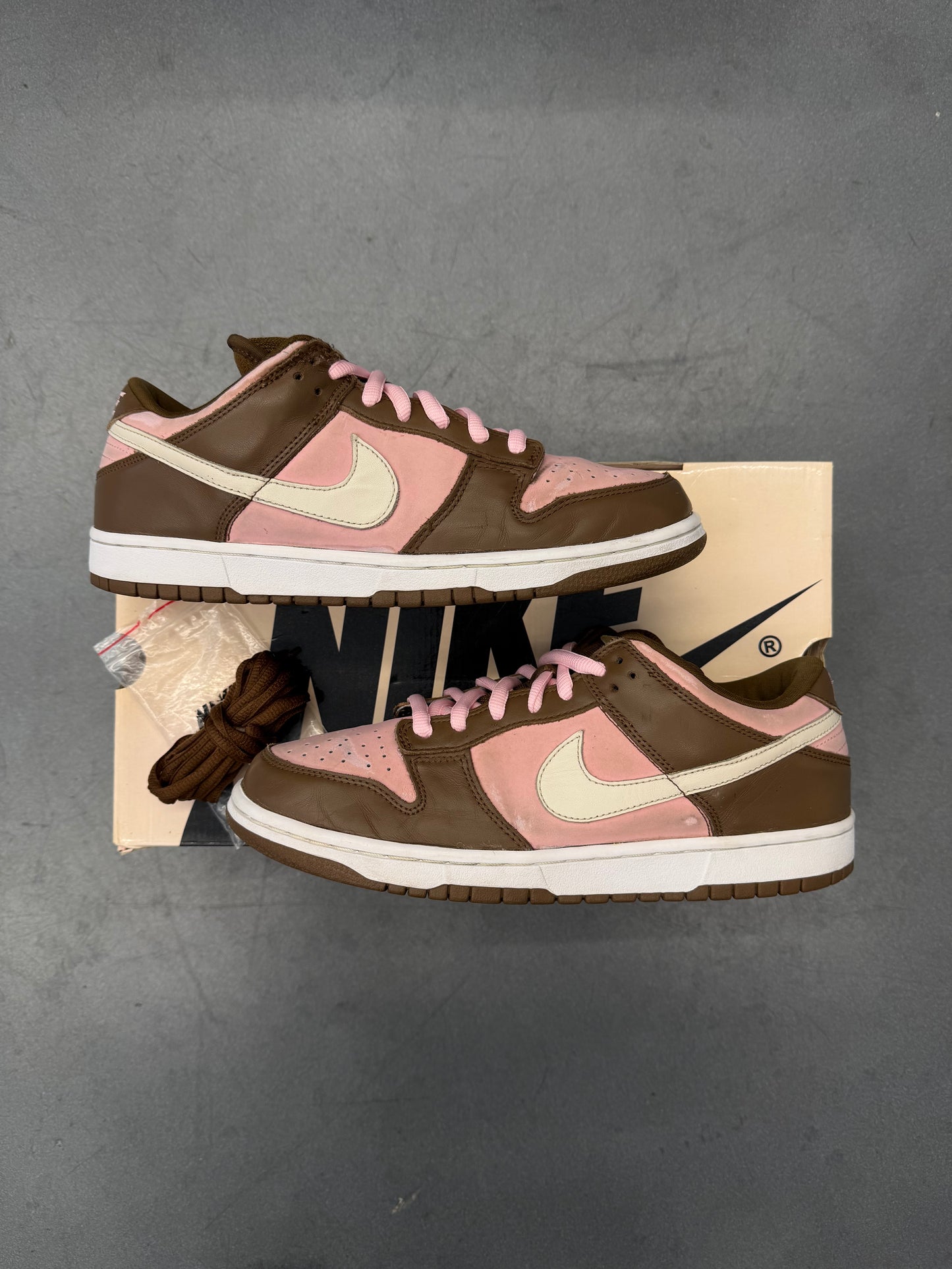 2005 NIKE DUNK LOW PRO SB STUSSY CHERRY (W/ BOX)