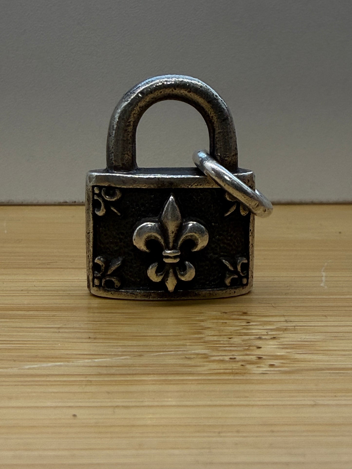 KING BABY FLEUR DE LIS SILVER LOCK PENDANT