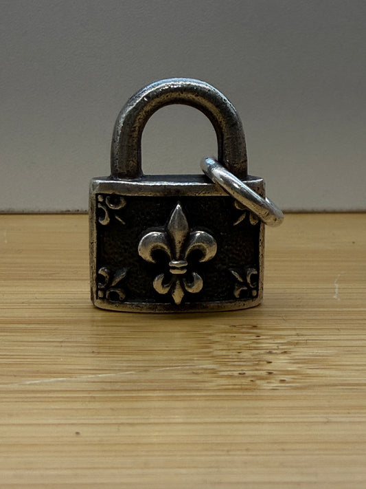 KING BABY FLEUR DE LIS SILVER LOCK PENDANT
