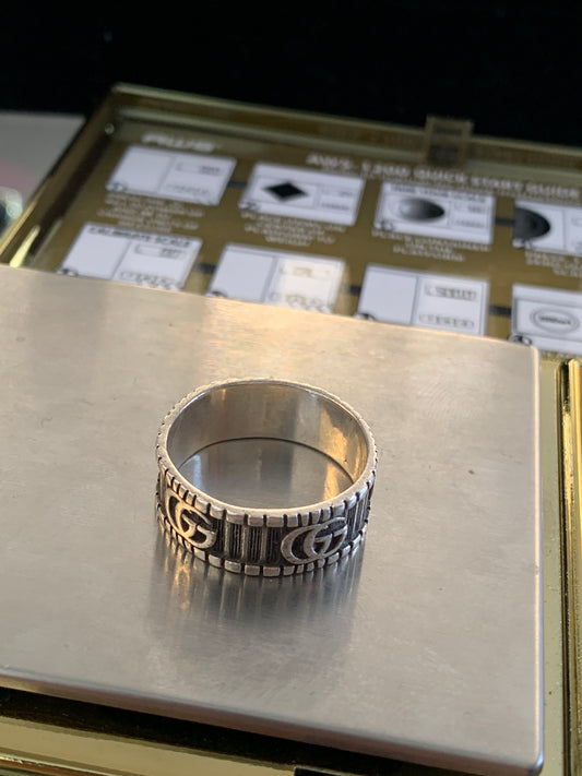 GUCCI ENAMEL GG REPEAT RING SIZE 10 (4.9 GRAMS)