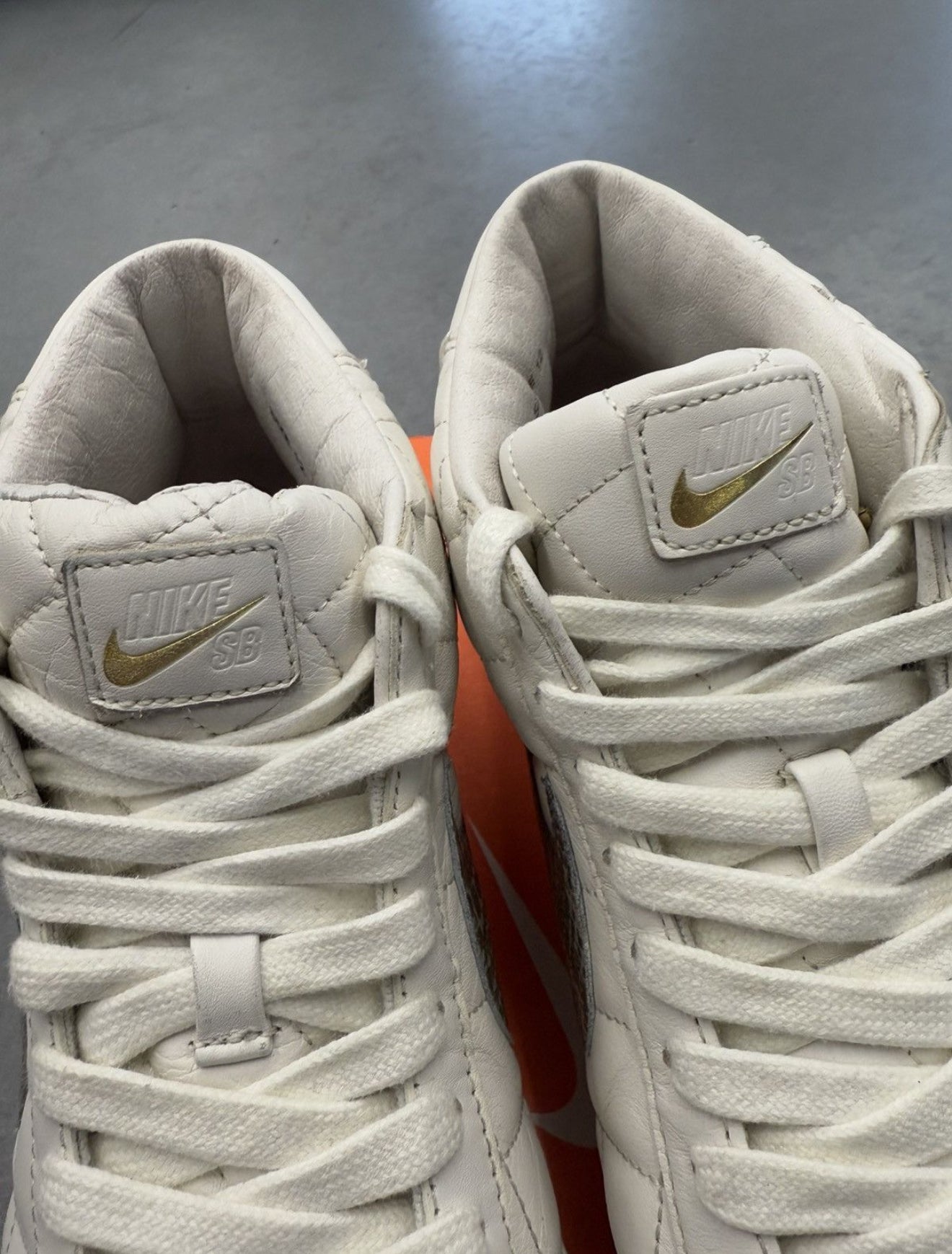 SIZE 12 2006 NIKE SB SUPREME BLAZER (PRE-OWNED, WITH REPLACEMENT BOX)