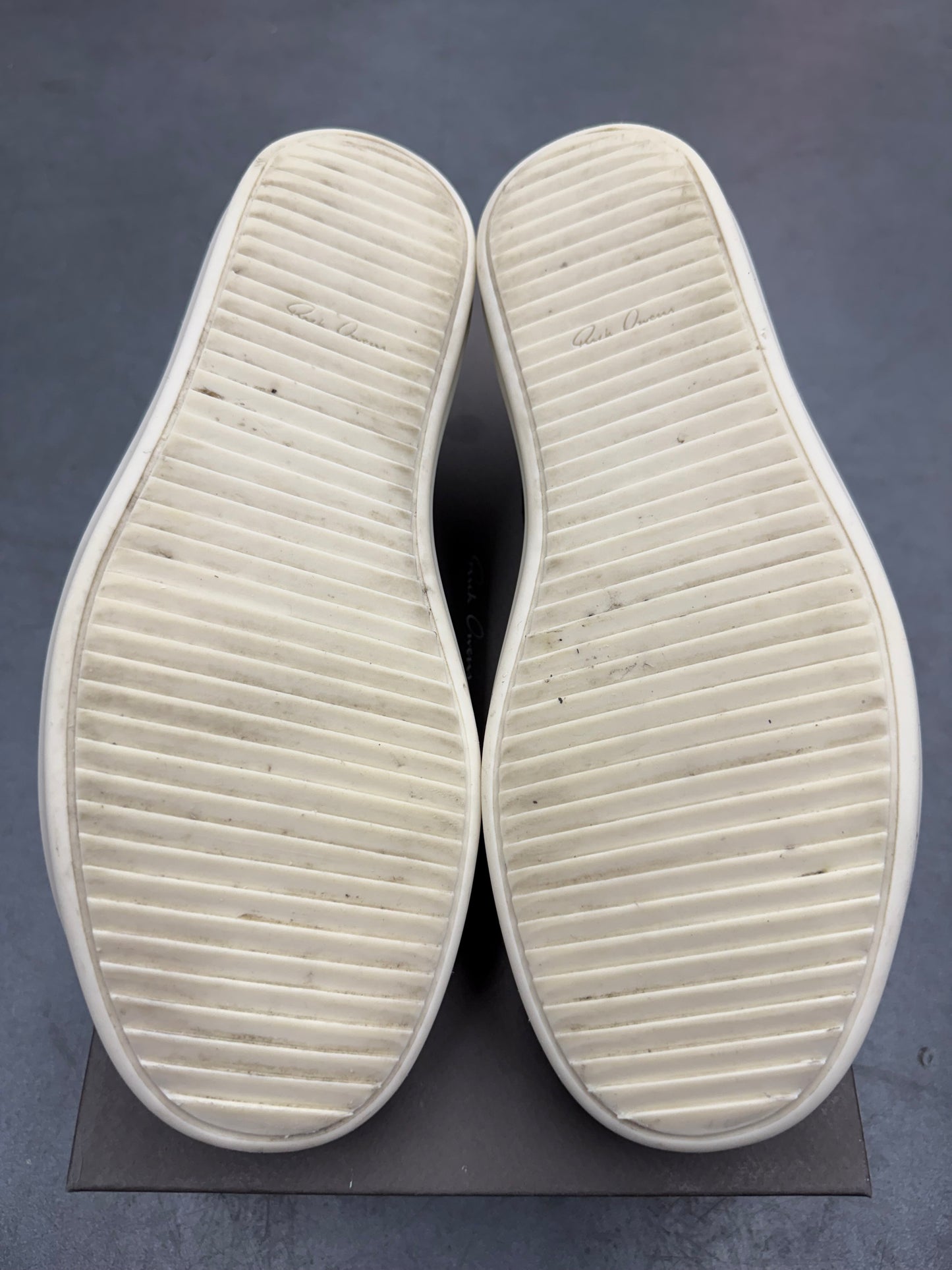 SIZE 41 RICK OWENS VINTAGE SNEAKS BROWN SUEDE (PRE-OWNED WITH BOX)