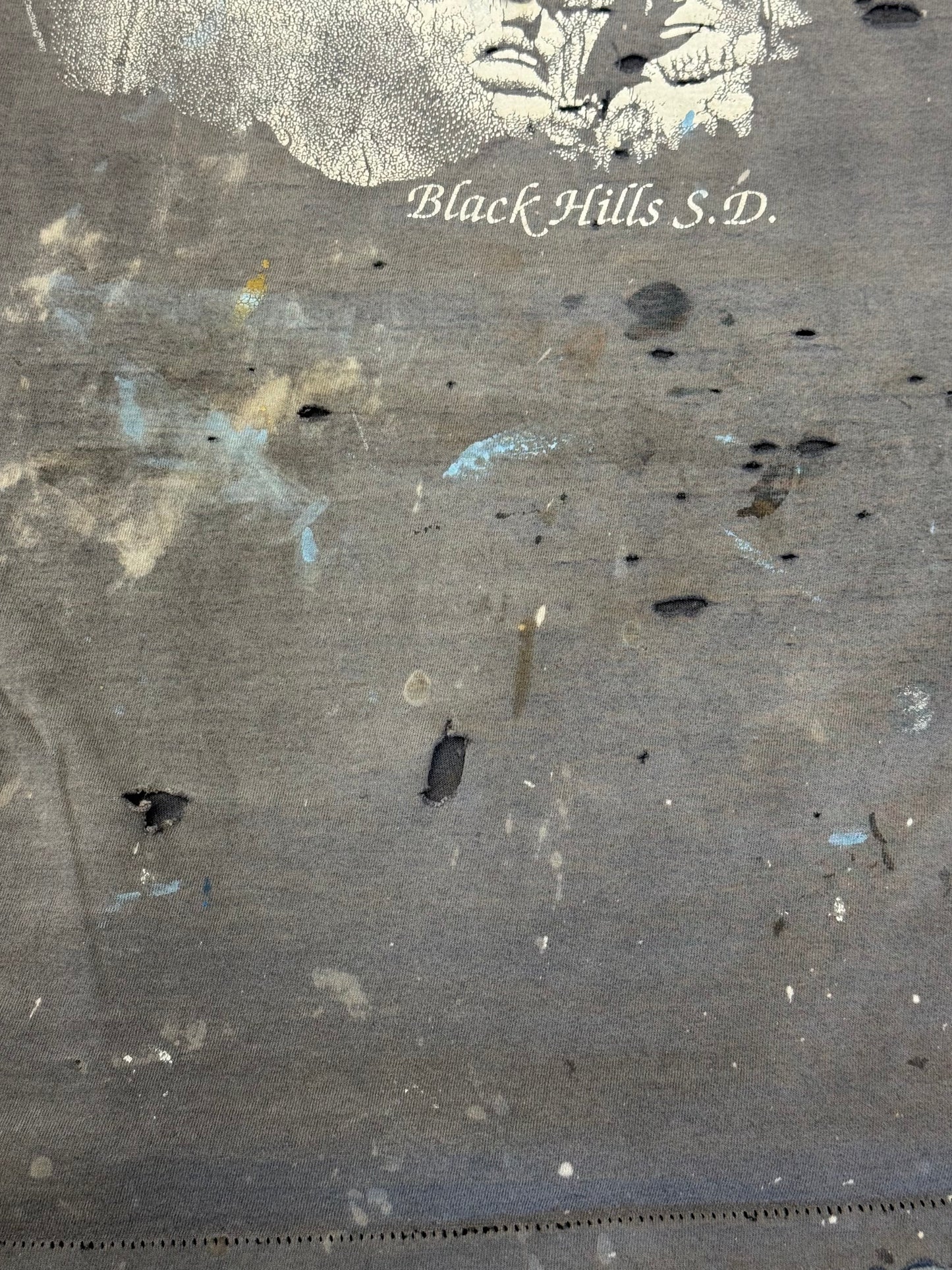 90S MT. RUSHMORE BLACK HILLS S.D. FADED AND DISTRESSED TANK TOP (SOFTEE TAG)