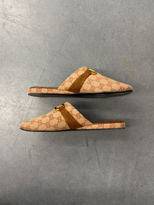 GUCCI VINTAGE GG MONOGRAM CANVAS HORSEBIT MULE SLIPPERS - BROWN (GUCCI 9.5)
