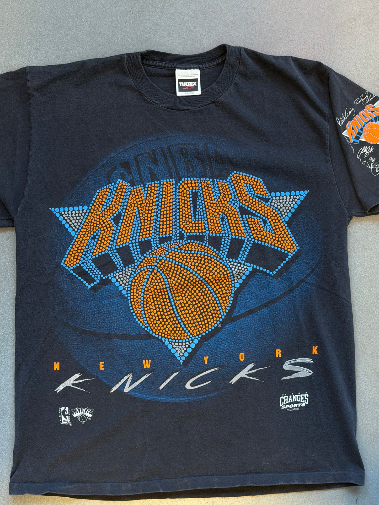 1993 NEW YORK KNICKS EMBLEM DOTTED TEE (TULTEX TAG)