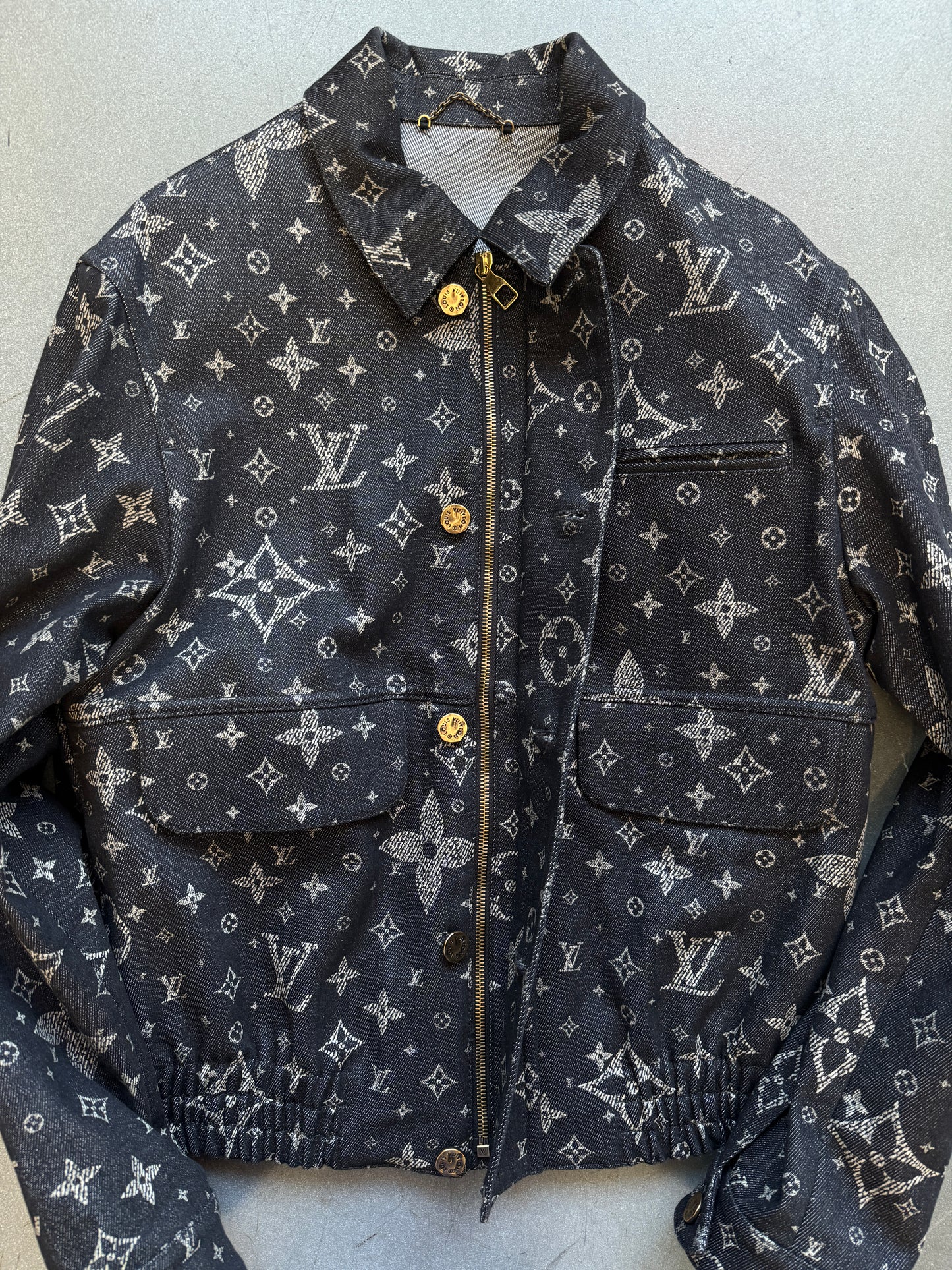 LOUIS VUITTON BLACK STARRY PRINT MONOGRAM DENIM FULL-ZIP BUTTON-UP JACKET - SIZE 46 (PRE-OWNED WITH GARMENT PROTECTOR)