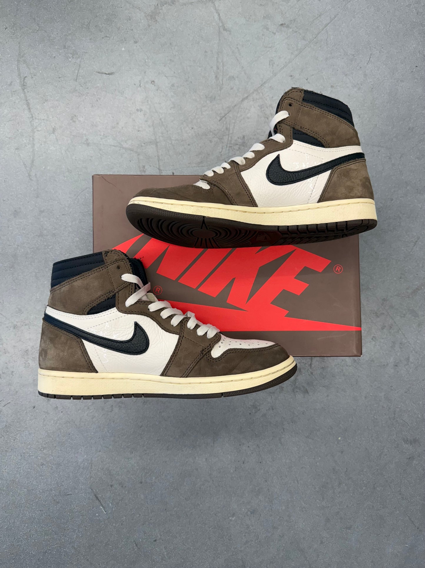 2019 SIZE 8 JORDAN 1 RETRO HIGH OG SP TRAVIS SCOTT MOCHA