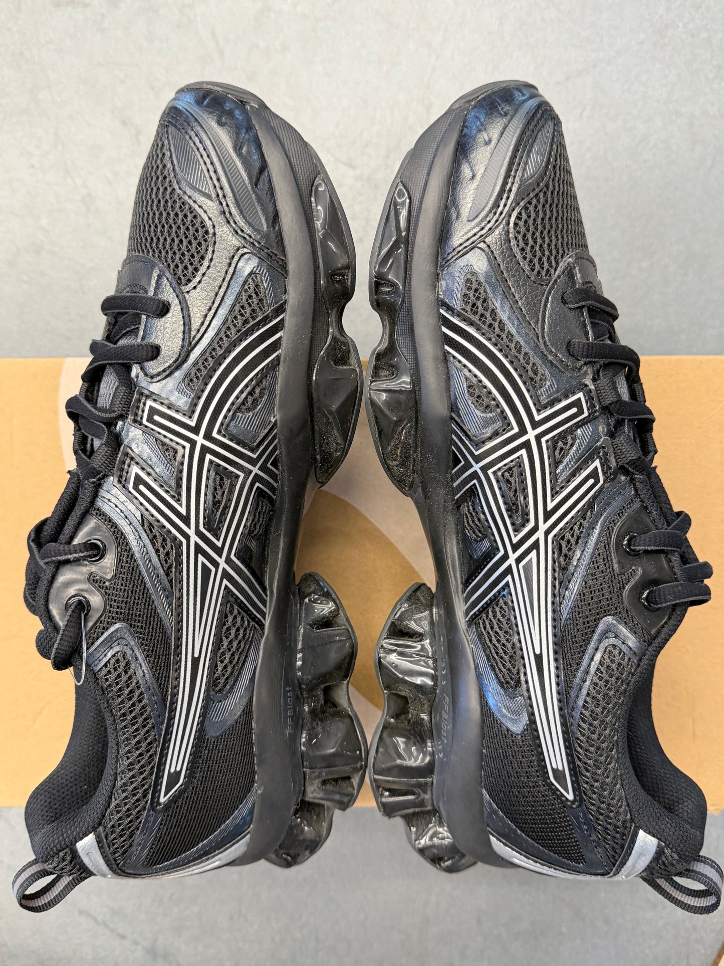 SIZE 10 ASICS GEL-QUANTUM KINETIC SNEAKER - GRAPHITE GREY BLACK (W/ BOX)