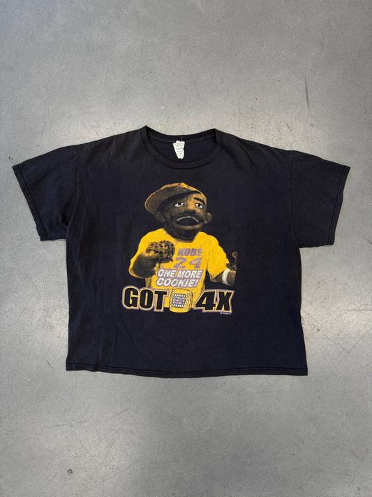 2009 KOBE MUPPET ONE MORE COOKIE GOT 4X LOS ANGELES CHAMPIONSHIP TEE (DELTA TAG)